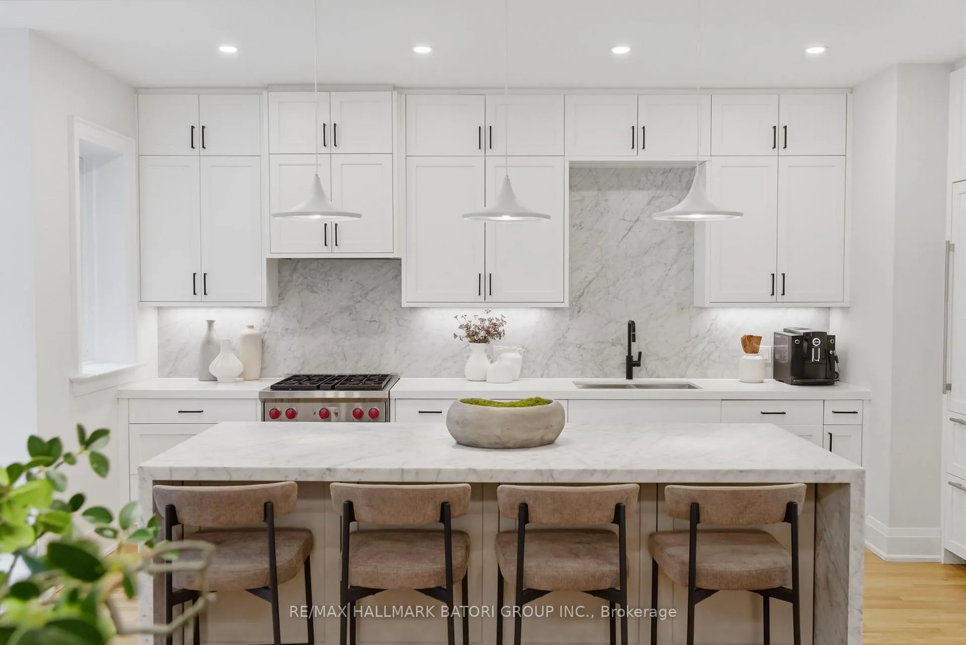 Photo 2 of 135 Cottingham Street, Toronto, Yonge-St. Clair — HOMEH