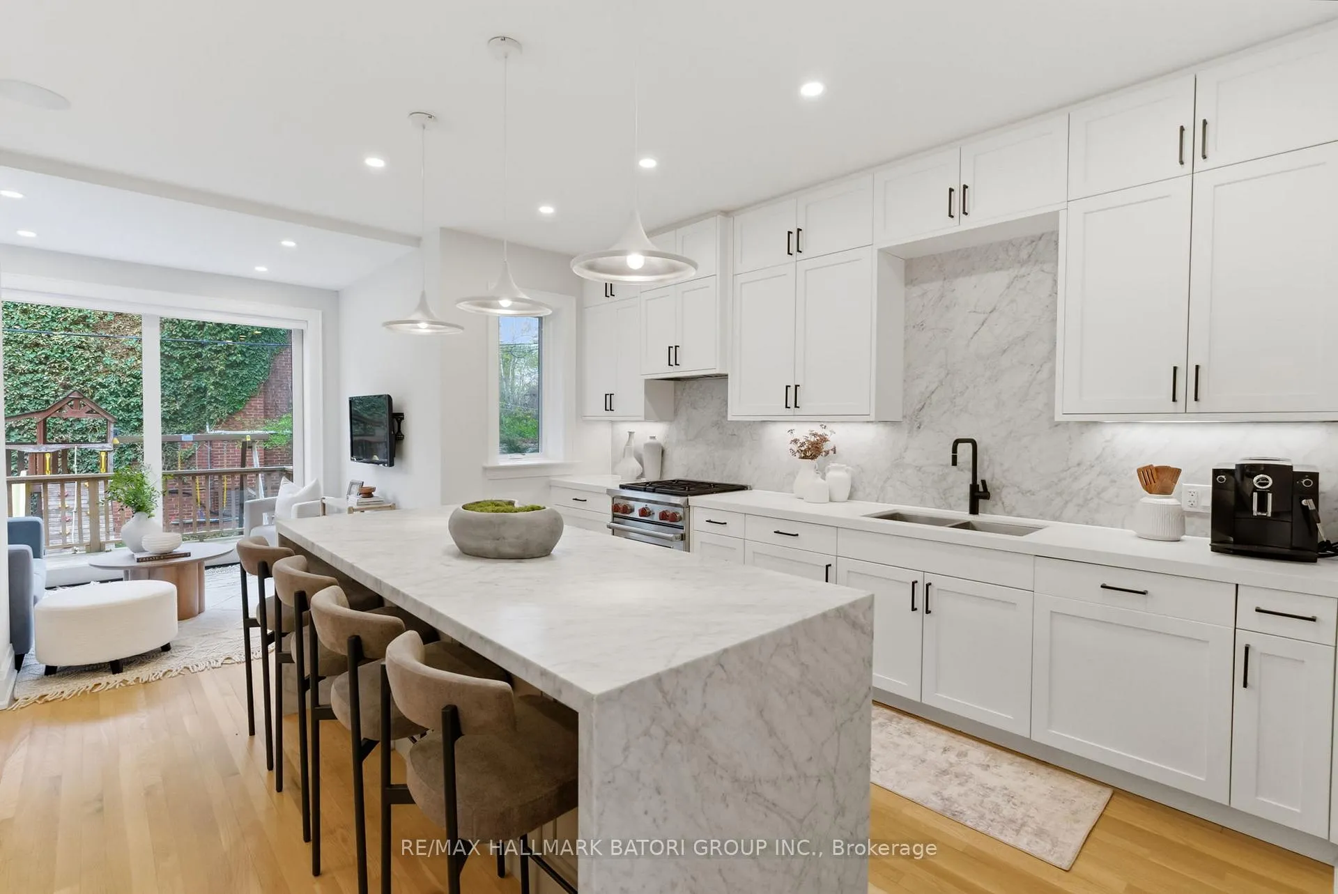 Photo 3 of 135 Cottingham Street, Toronto, Yonge-St. Clair — HOMEH
