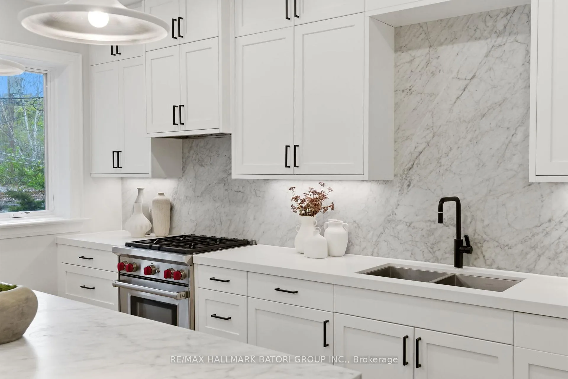 Photo 4 of 135 Cottingham Street, Toronto, Yonge-St. Clair — HOMEH
