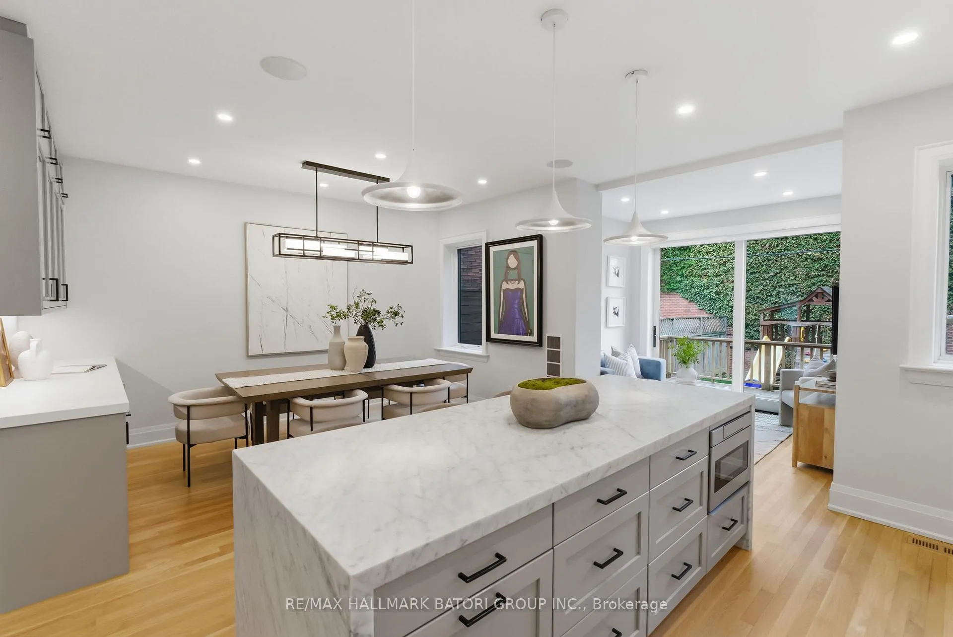 Photo 6 of 135 Cottingham Street, Toronto, Yonge-St. Clair — HOMEH