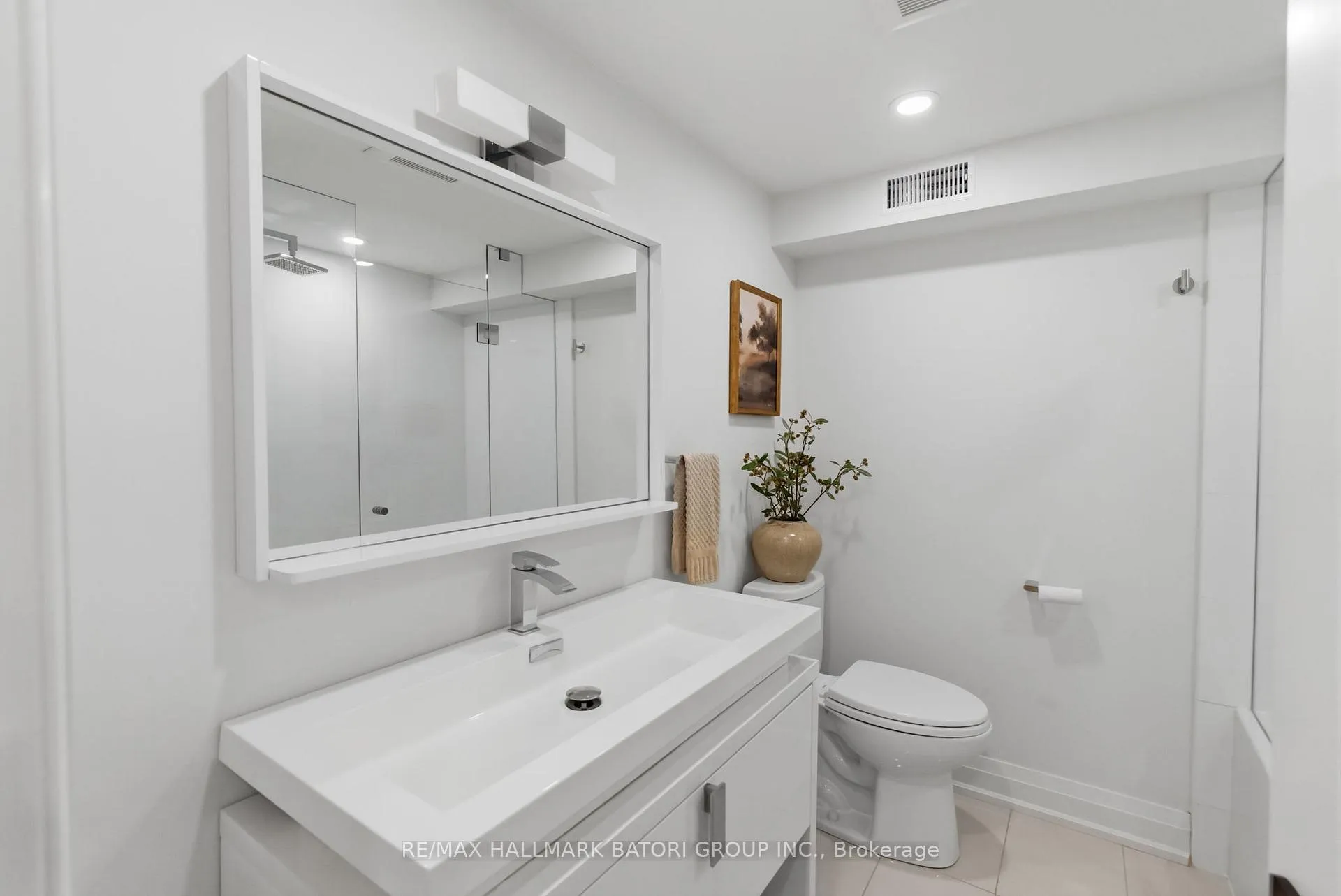 Photo 10 of 135 Cottingham Street, Toronto, Yonge-St. Clair — HOMEH