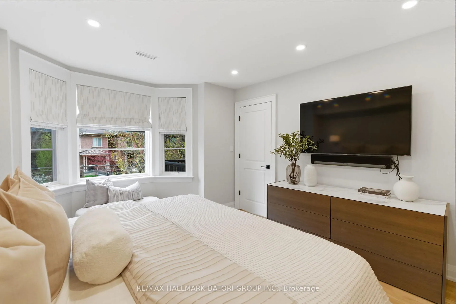 Photo 19 of 135 Cottingham Street, Toronto, Yonge-St. Clair — HOMEH