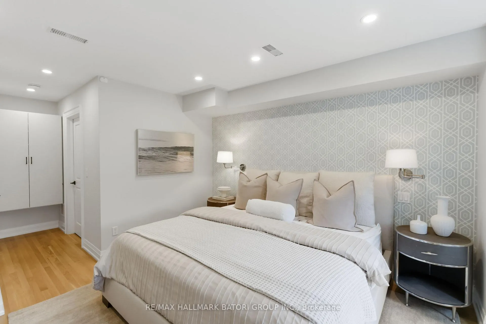 Photo 20 of 135 Cottingham Street, Toronto, Yonge-St. Clair — HOMEH
