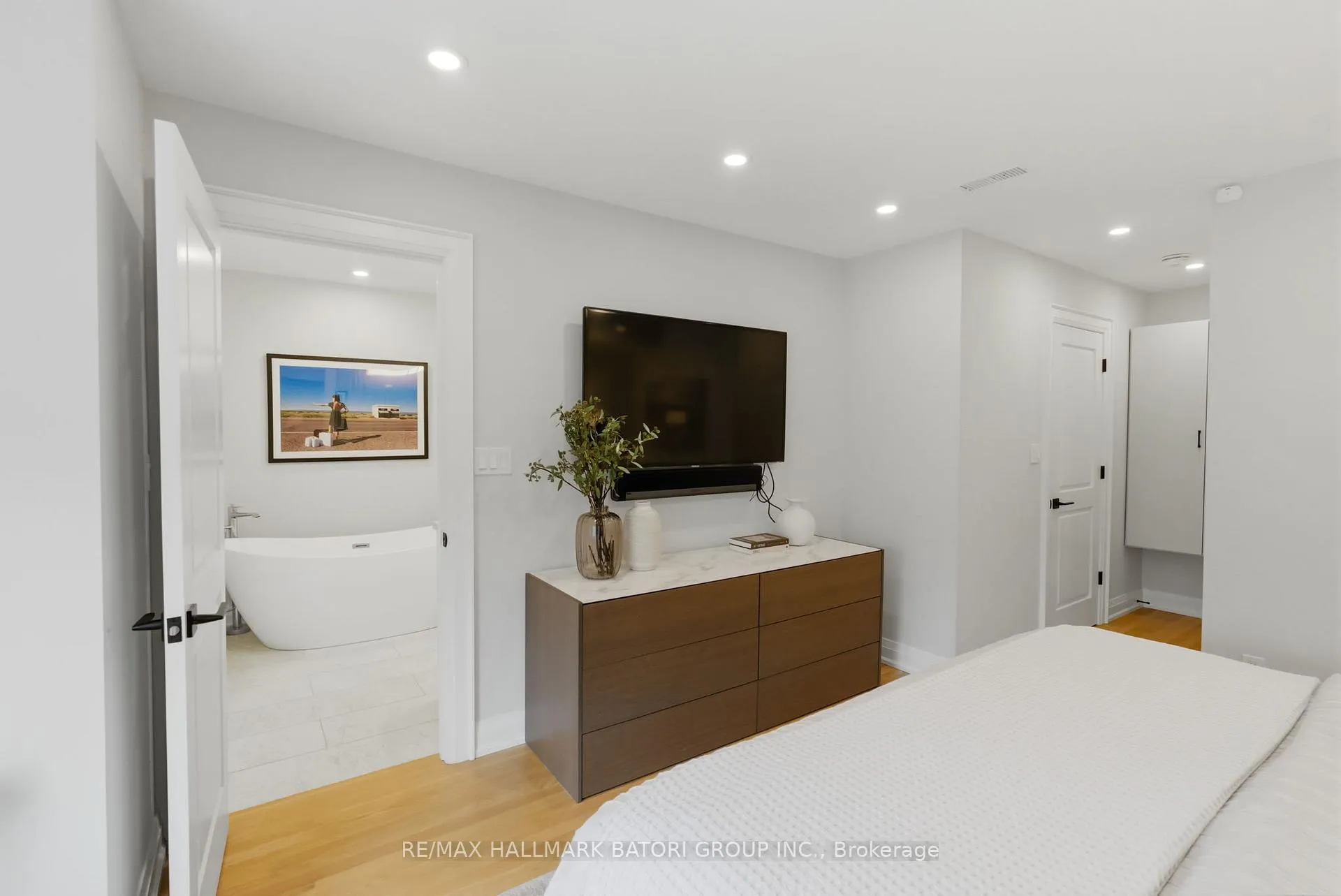 Photo 21 of 135 Cottingham Street, Toronto, Yonge-St. Clair — HOMEH