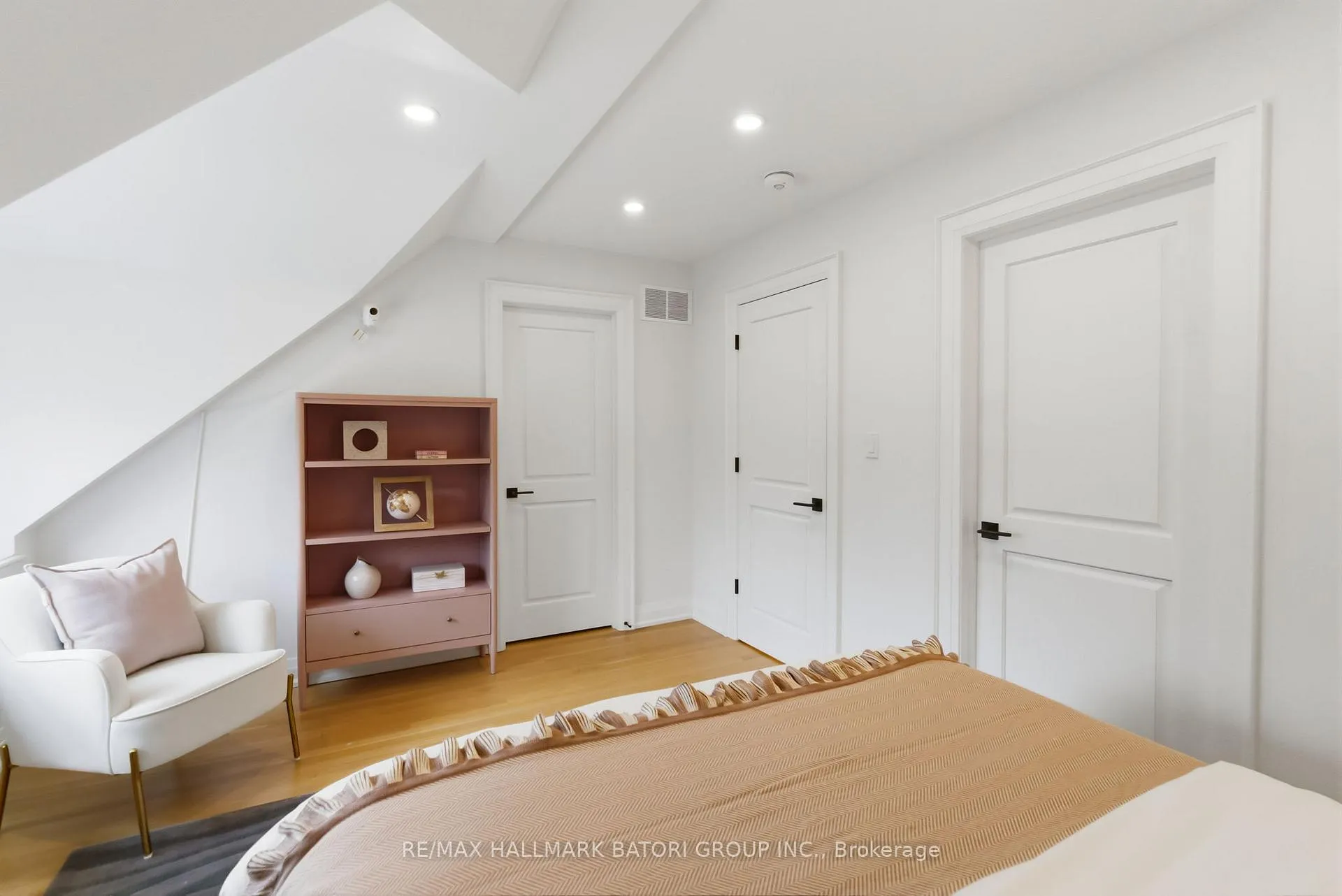 Photo 30 of 135 Cottingham Street, Toronto, Yonge-St. Clair — HOMEH