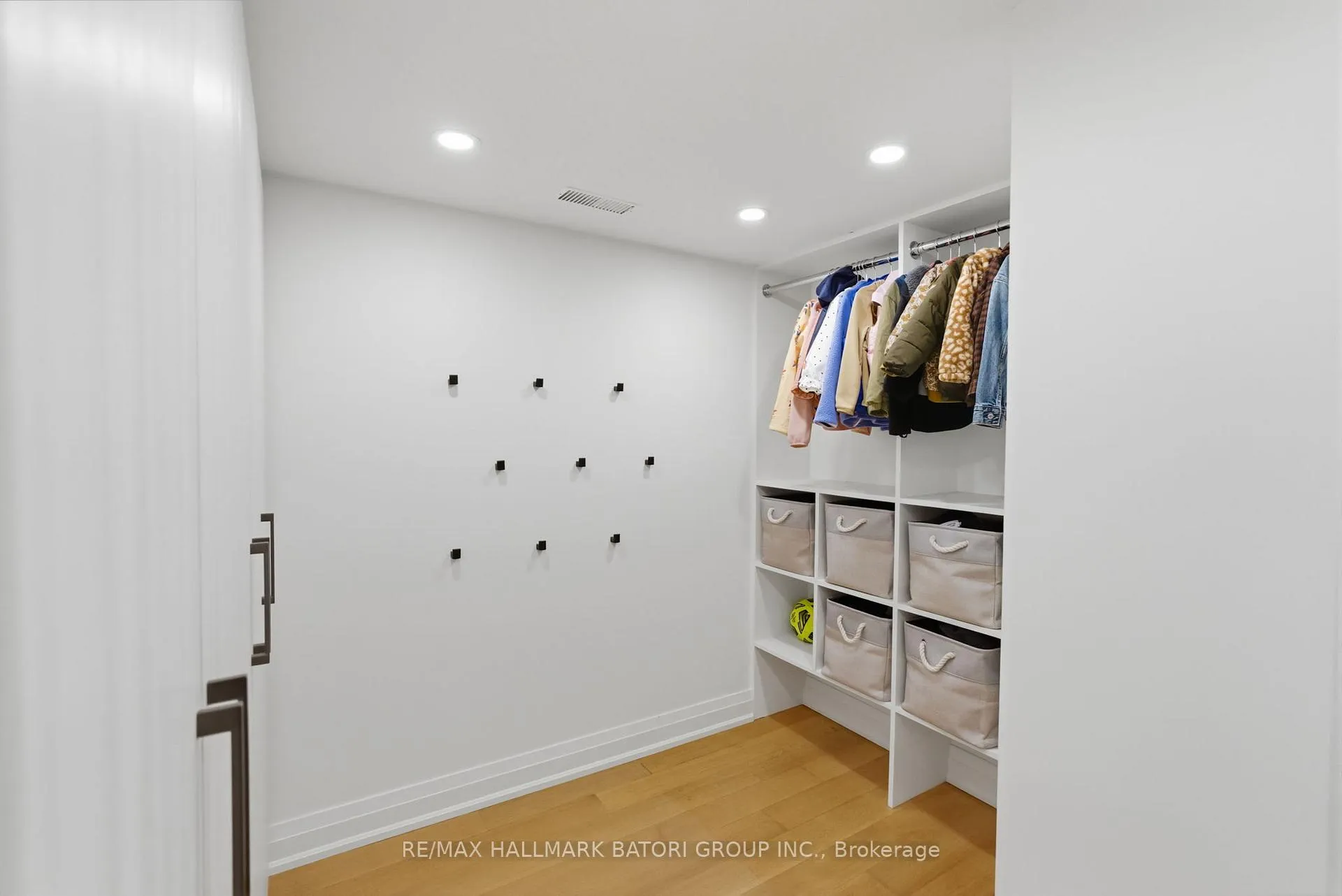 Photo 39 of 135 Cottingham Street, Toronto, Yonge-St. Clair — HOMEH