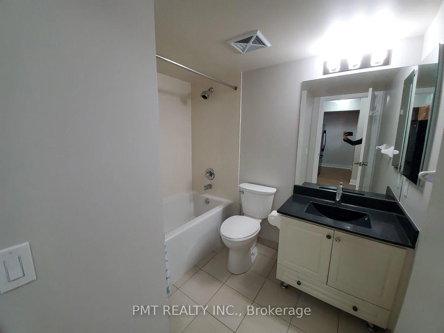 Photo 9 of Unit 1421, 135 Village Green Square, Scarborough, Agincourt South-Malvern West — HOMEH