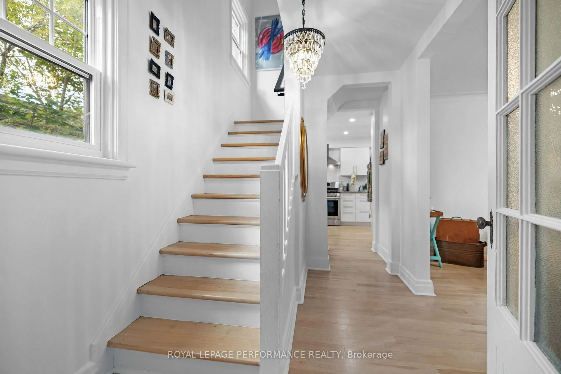 Photo 4 of 81 Ivy Crescent, Ottawa, Lindenlea — HOMEH
