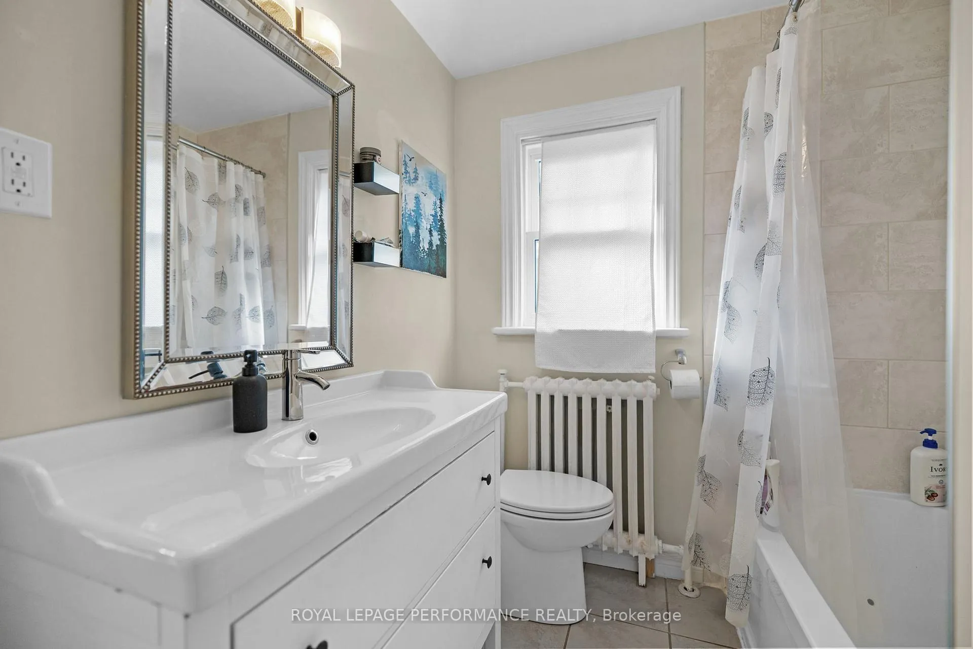 Photo 20 of 81 Ivy Crescent, Ottawa, Lindenlea — HOMEH