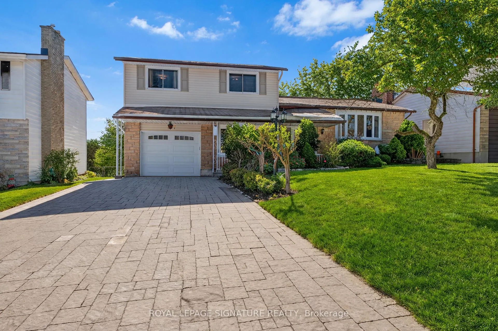 Photo 2 of 897 Pembridge Crescent, Kingston, South of Taylor-Kidd Blvd — HOMEH