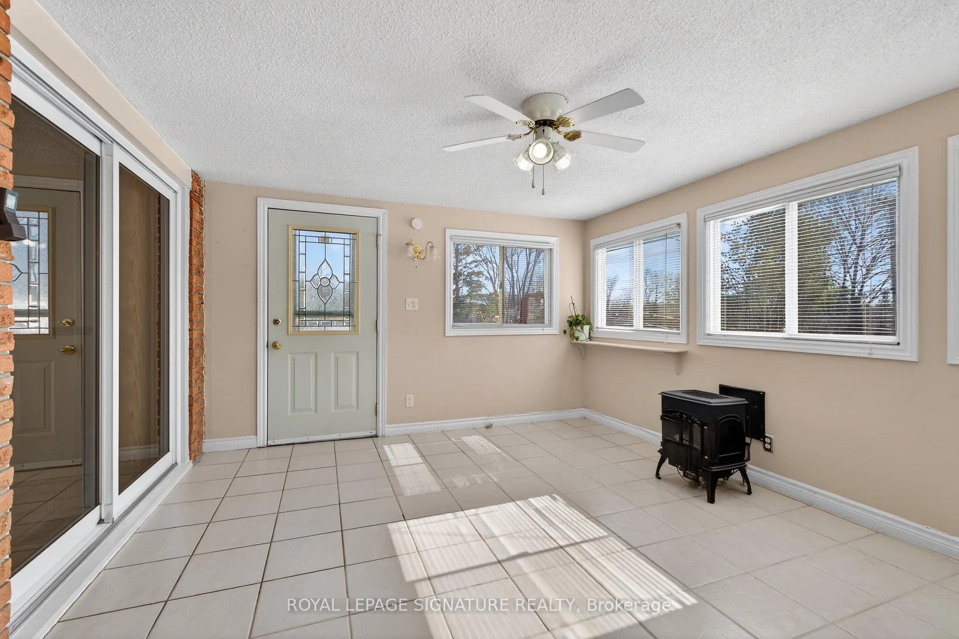 Photo 16 of 897 Pembridge Crescent, Kingston, South of Taylor-Kidd Blvd — HOMEH