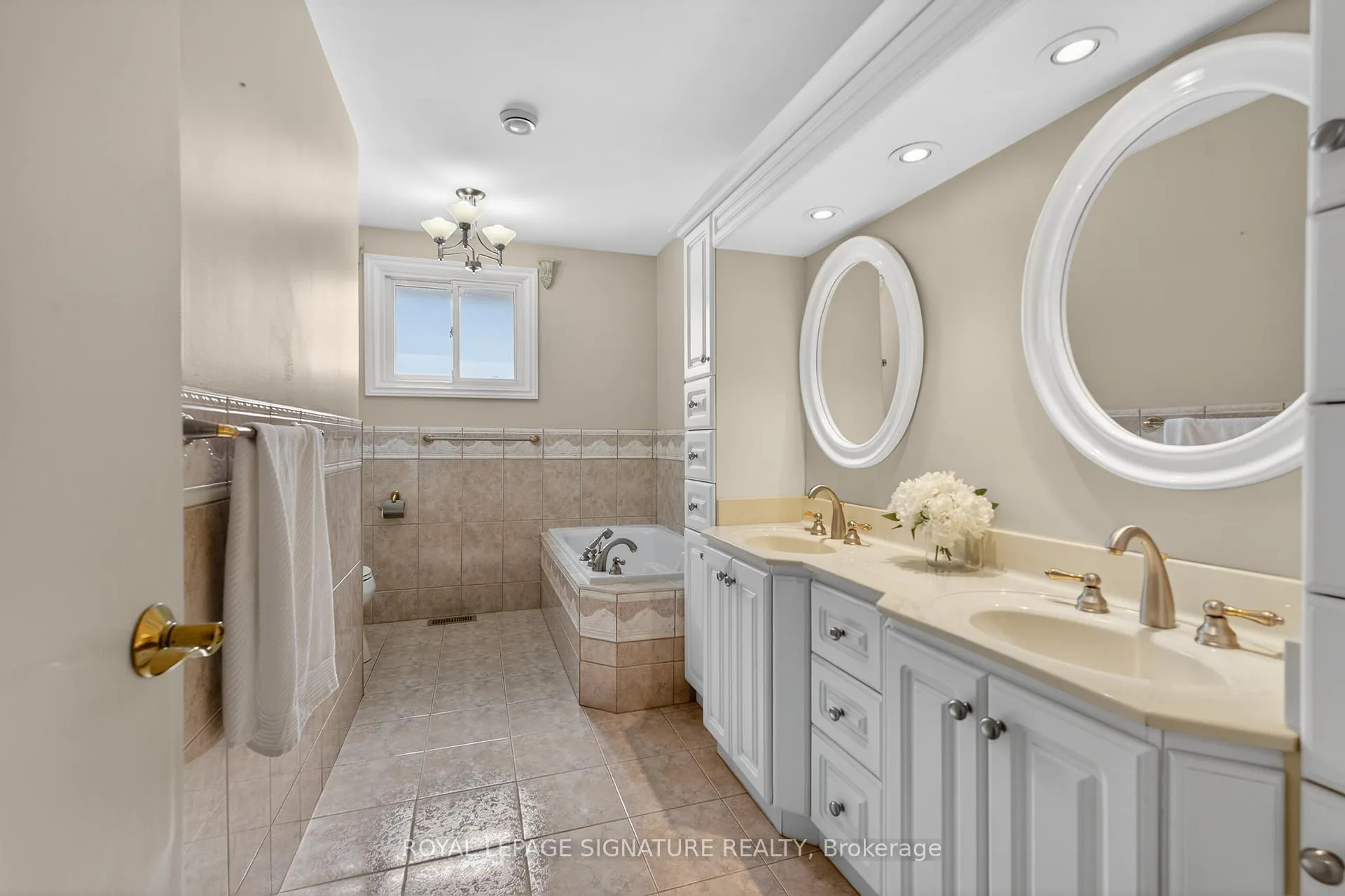 Photo 18 of 897 Pembridge Crescent, Kingston, South of Taylor-Kidd Blvd — HOMEH