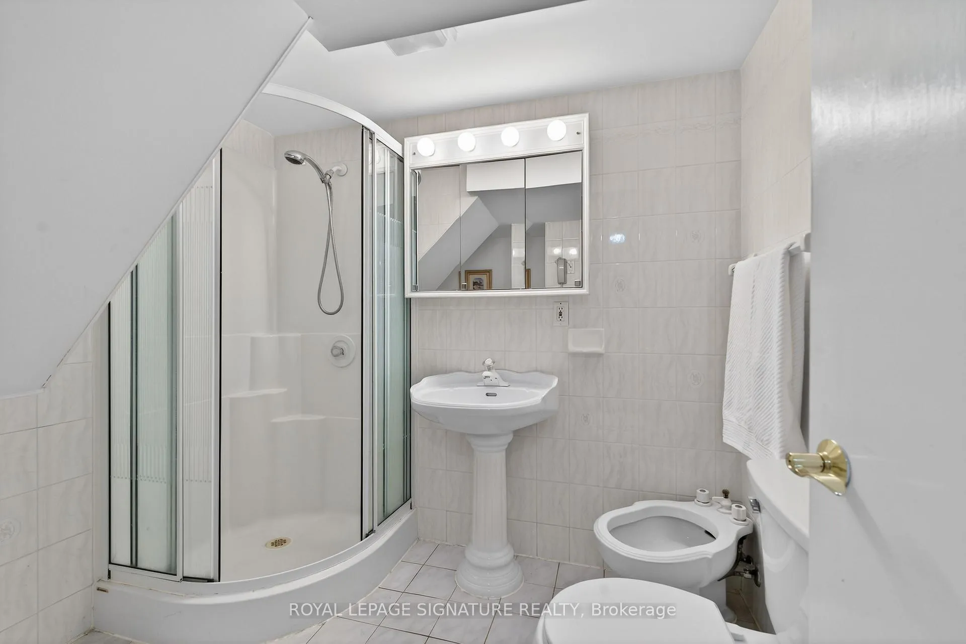 Photo 25 of 897 Pembridge Crescent, Kingston, South of Taylor-Kidd Blvd — HOMEH