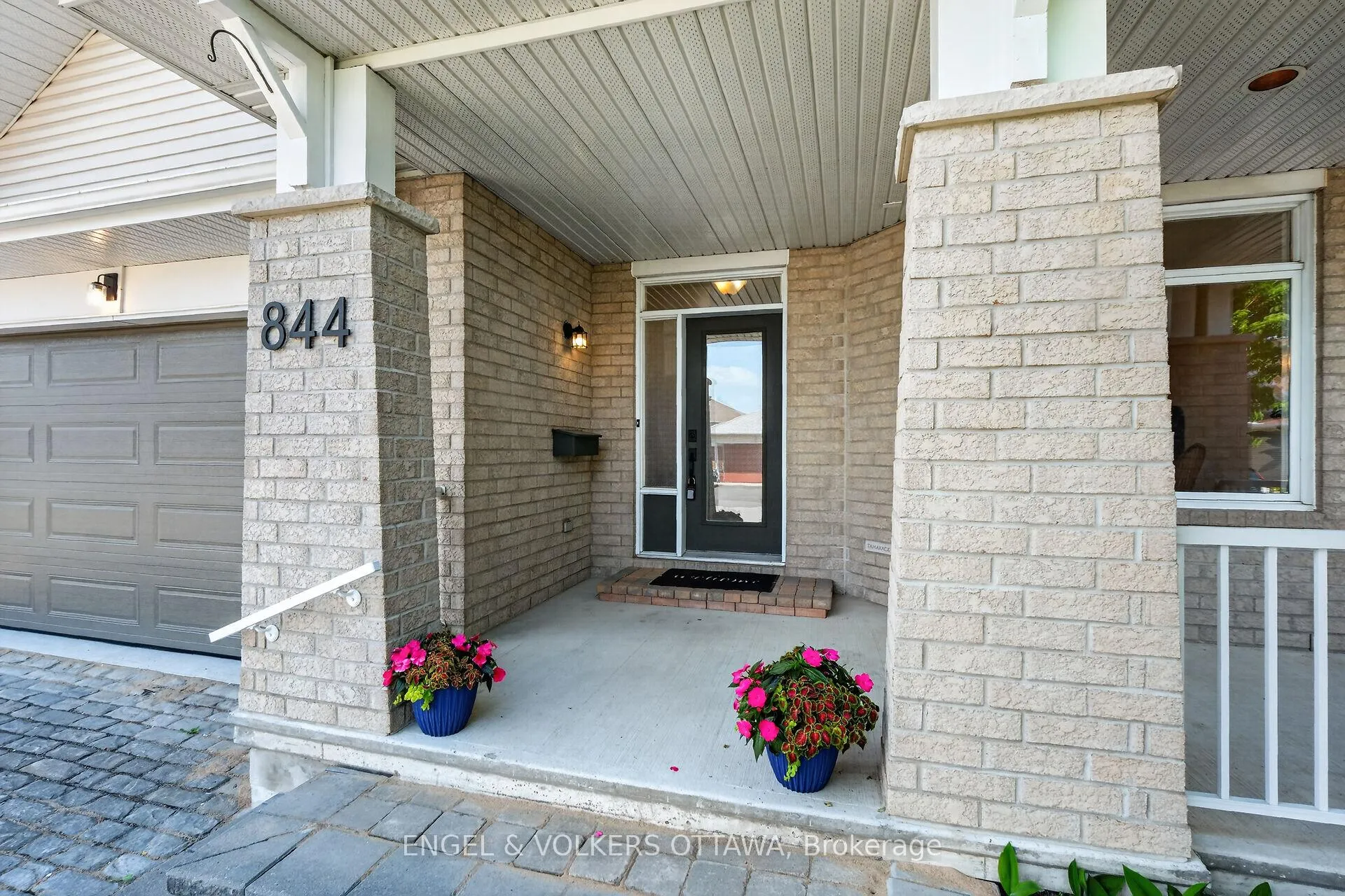 Photo 3 of 844 Swallowtail Crescent, Ottawa, Notting Hill/Summerside — HOMEH