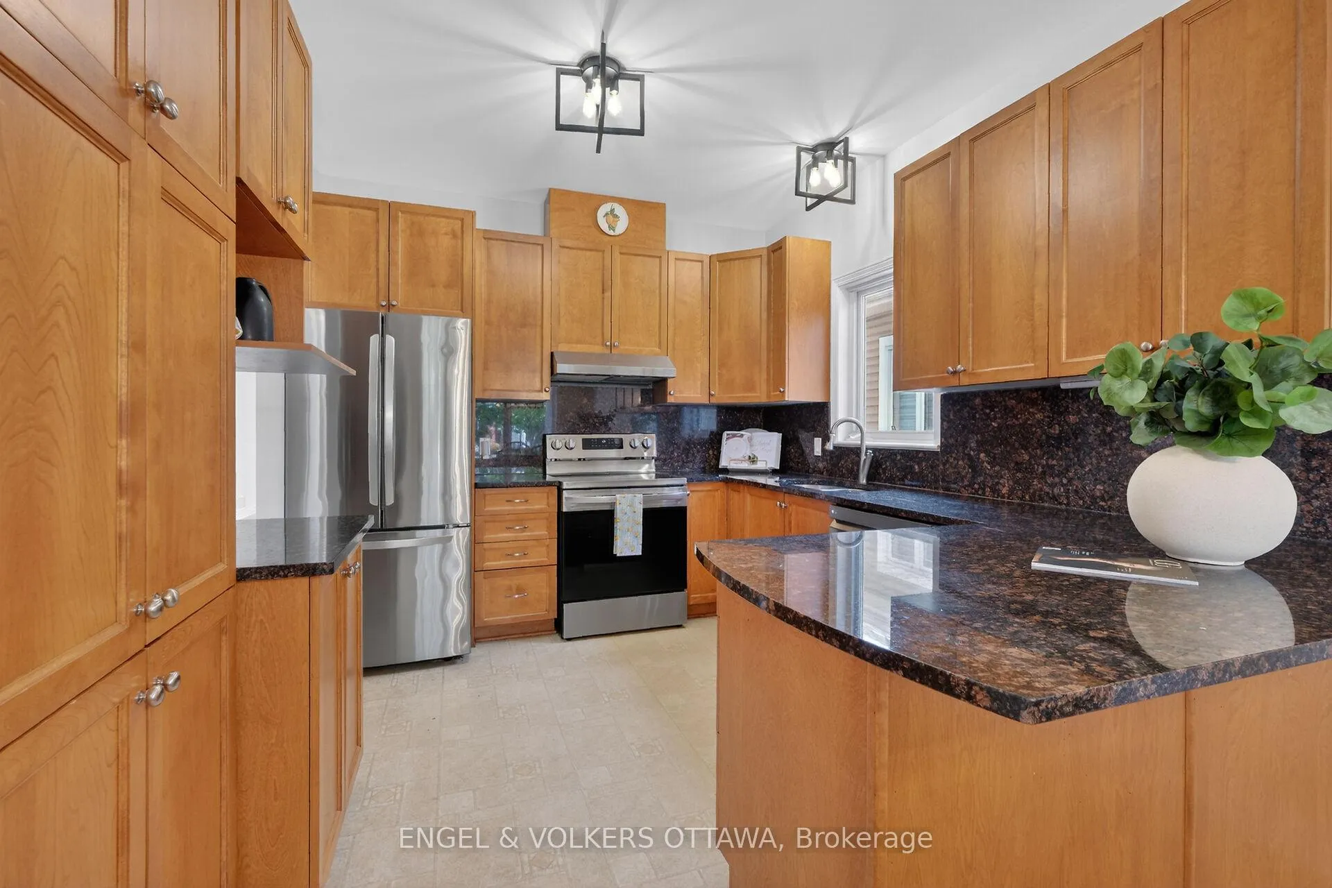 Photo 7 of 844 Swallowtail Crescent, Ottawa, Notting Hill/Summerside — HOMEH
