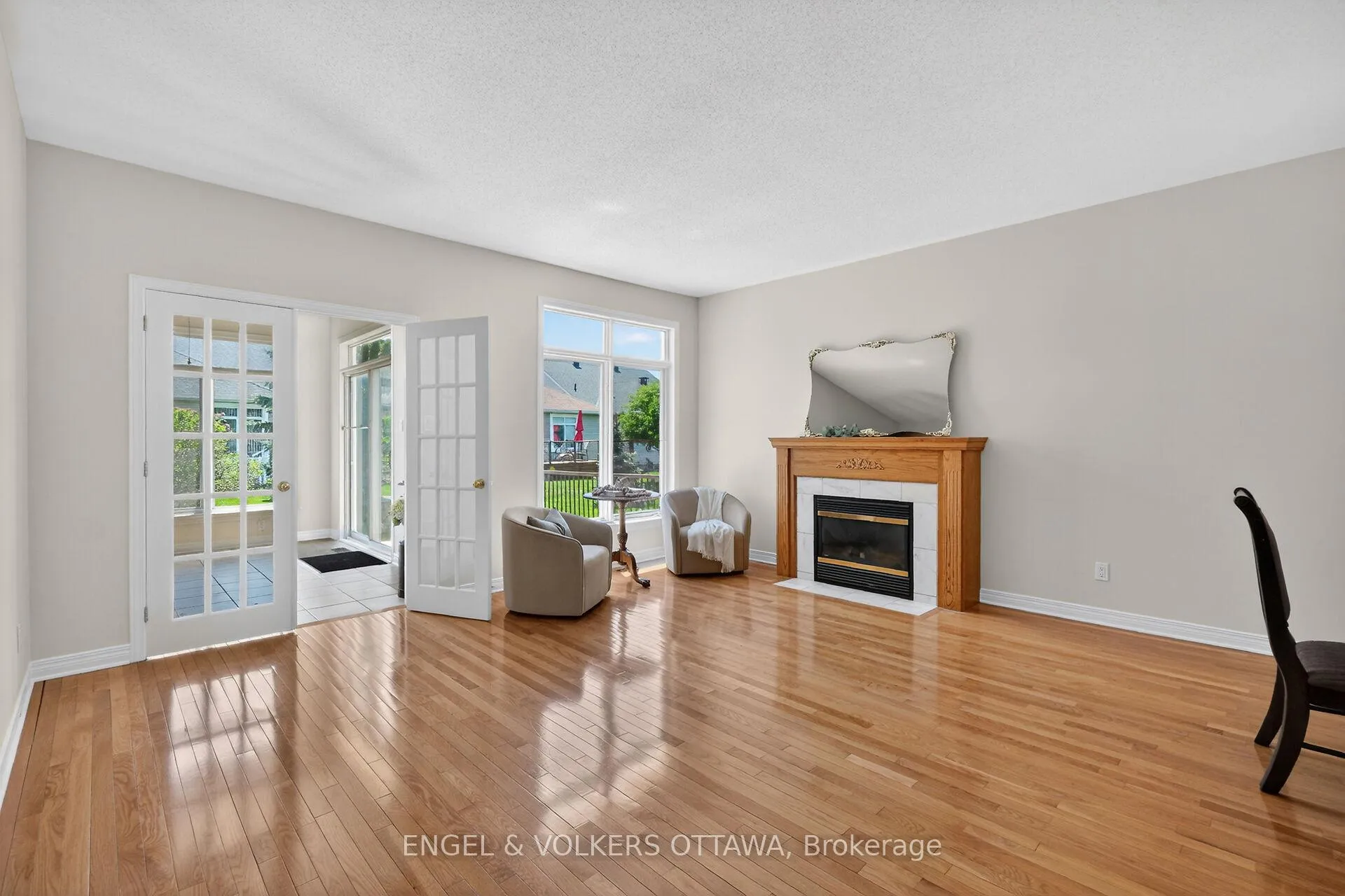 Photo 14 of 844 Swallowtail Crescent, Ottawa, Notting Hill/Summerside — HOMEH
