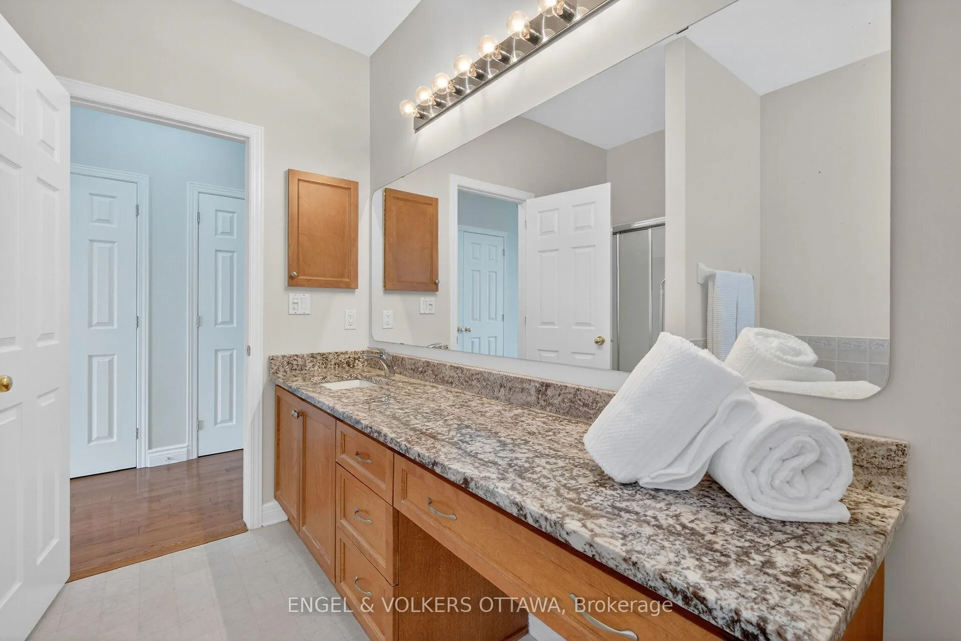 Photo 18 of 844 Swallowtail Crescent, Ottawa, Notting Hill/Summerside — HOMEH
