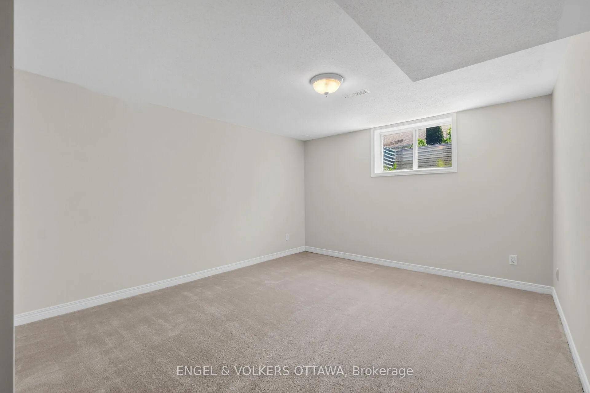Photo 23 of 844 Swallowtail Crescent, Ottawa, Notting Hill/Summerside — HOMEH