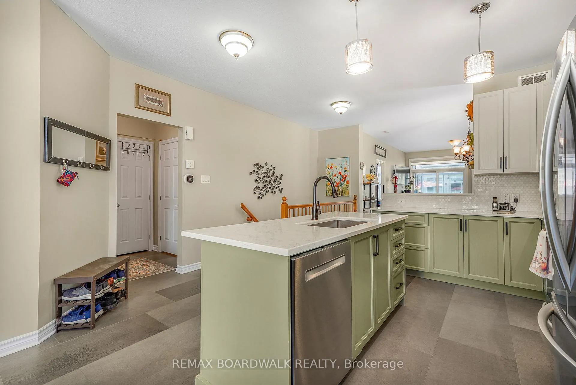 Photo 7 of 725 Cabris Crescent, Ottawa, Avalon West — HOMEH