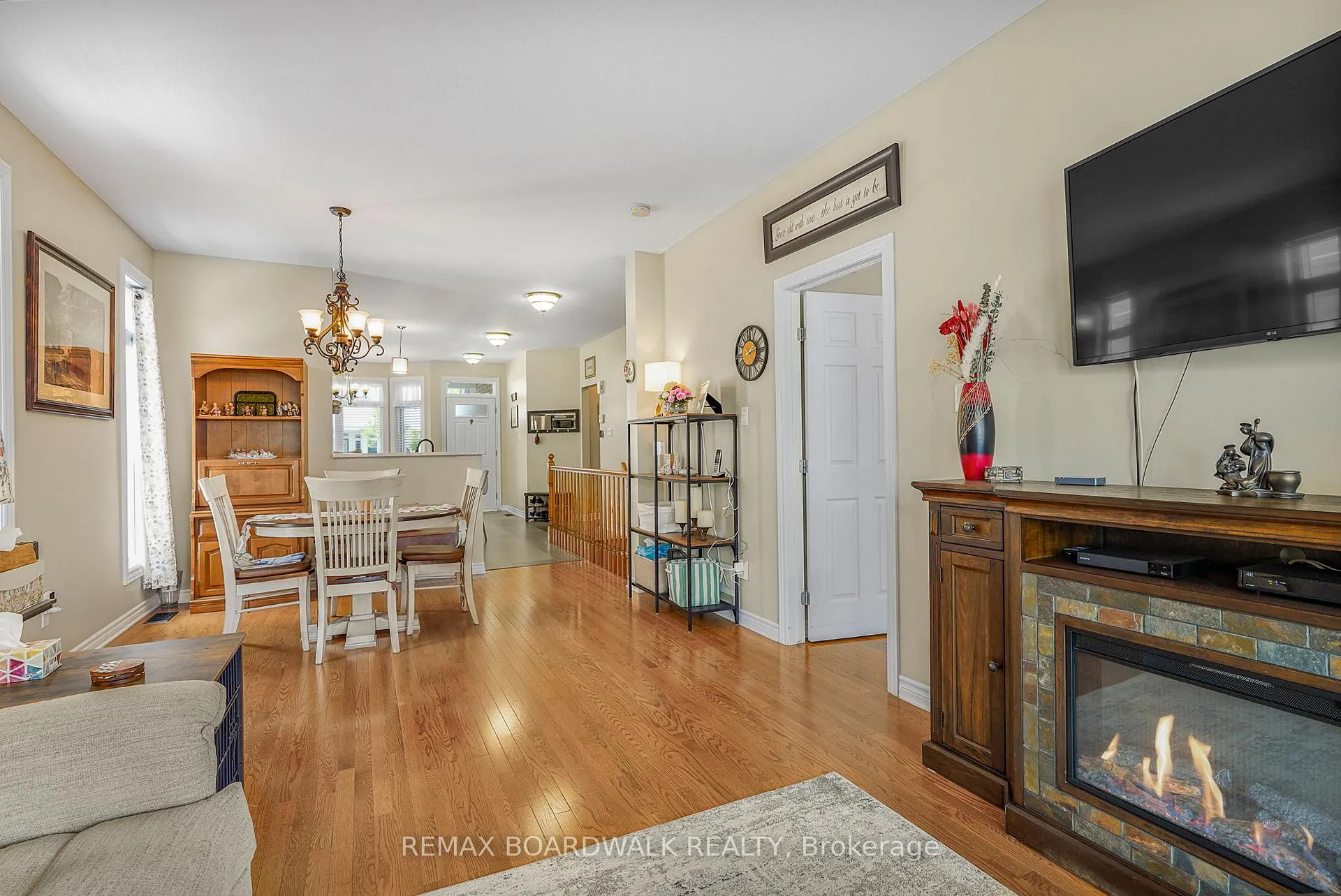Photo 15 of 725 Cabris Crescent, Ottawa, Avalon West — HOMEH