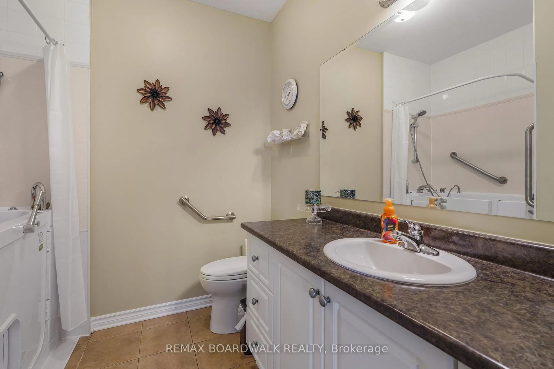 Photo 18 of 725 Cabris Crescent, Ottawa, Avalon West — HOMEH