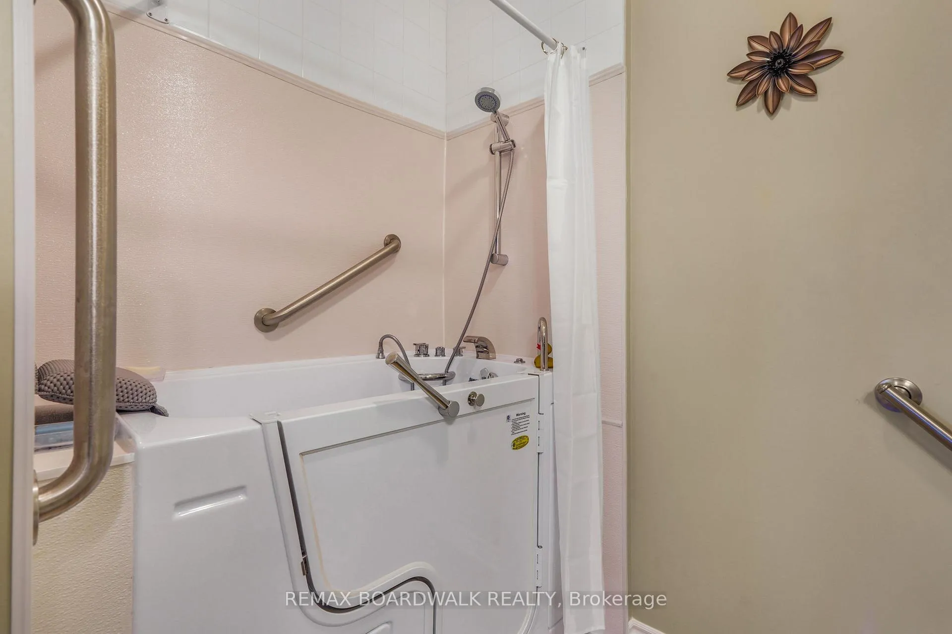 Photo 19 of 725 Cabris Crescent, Ottawa, Avalon West — HOMEH