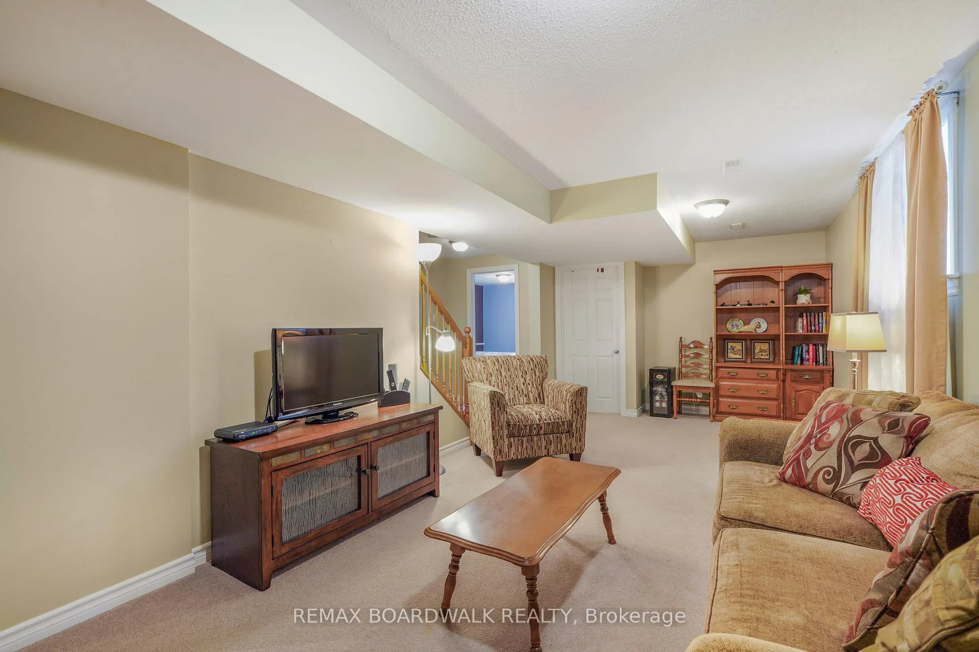 Photo 21 of 725 Cabris Crescent, Ottawa, Avalon West — HOMEH