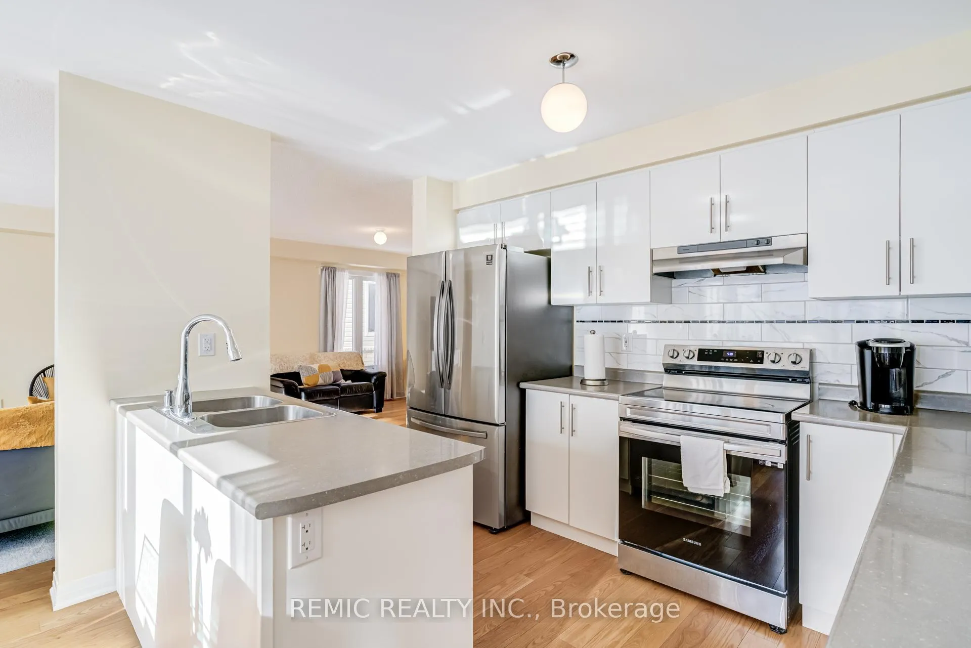 Photo 11 of 36 Sailors Landing, Clarington, Bowmanville — HOMEH