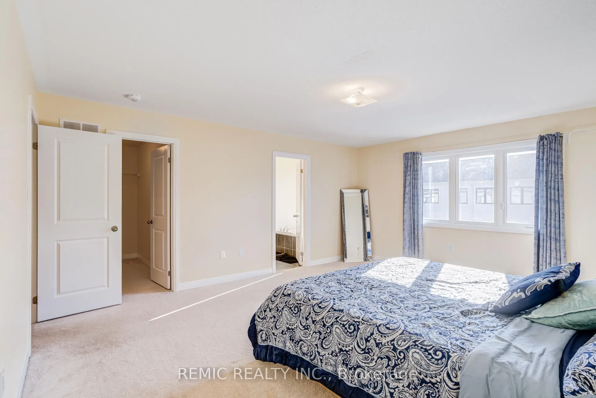 Photo 17 of 36 Sailors Landing, Clarington, Bowmanville — HOMEH