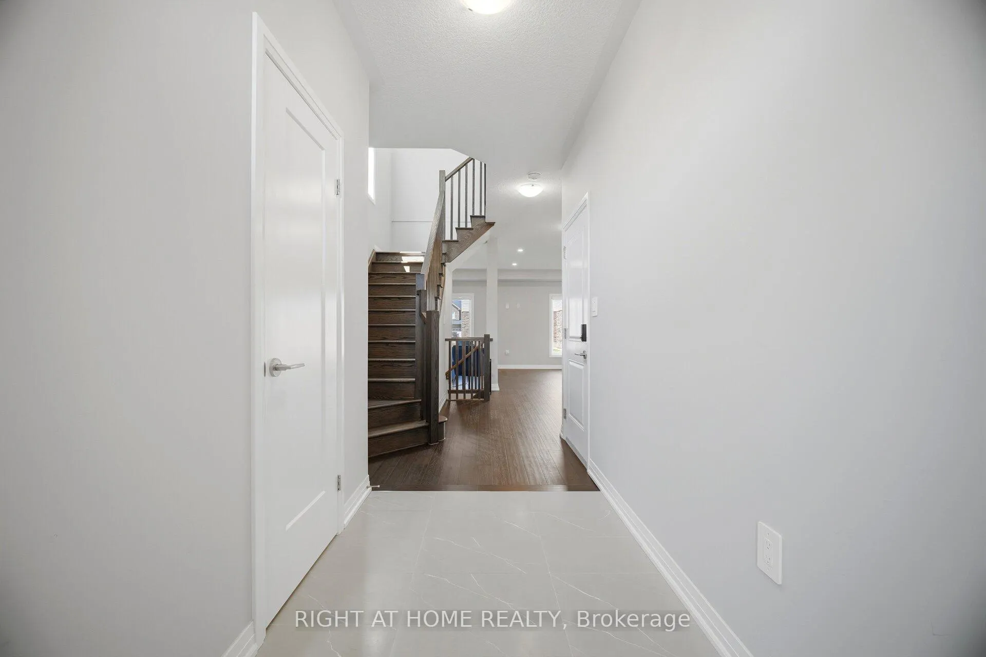 Photo 5 of 190 Rockledge Drive, Hamilton, Rural Glanbrook — HOMEH