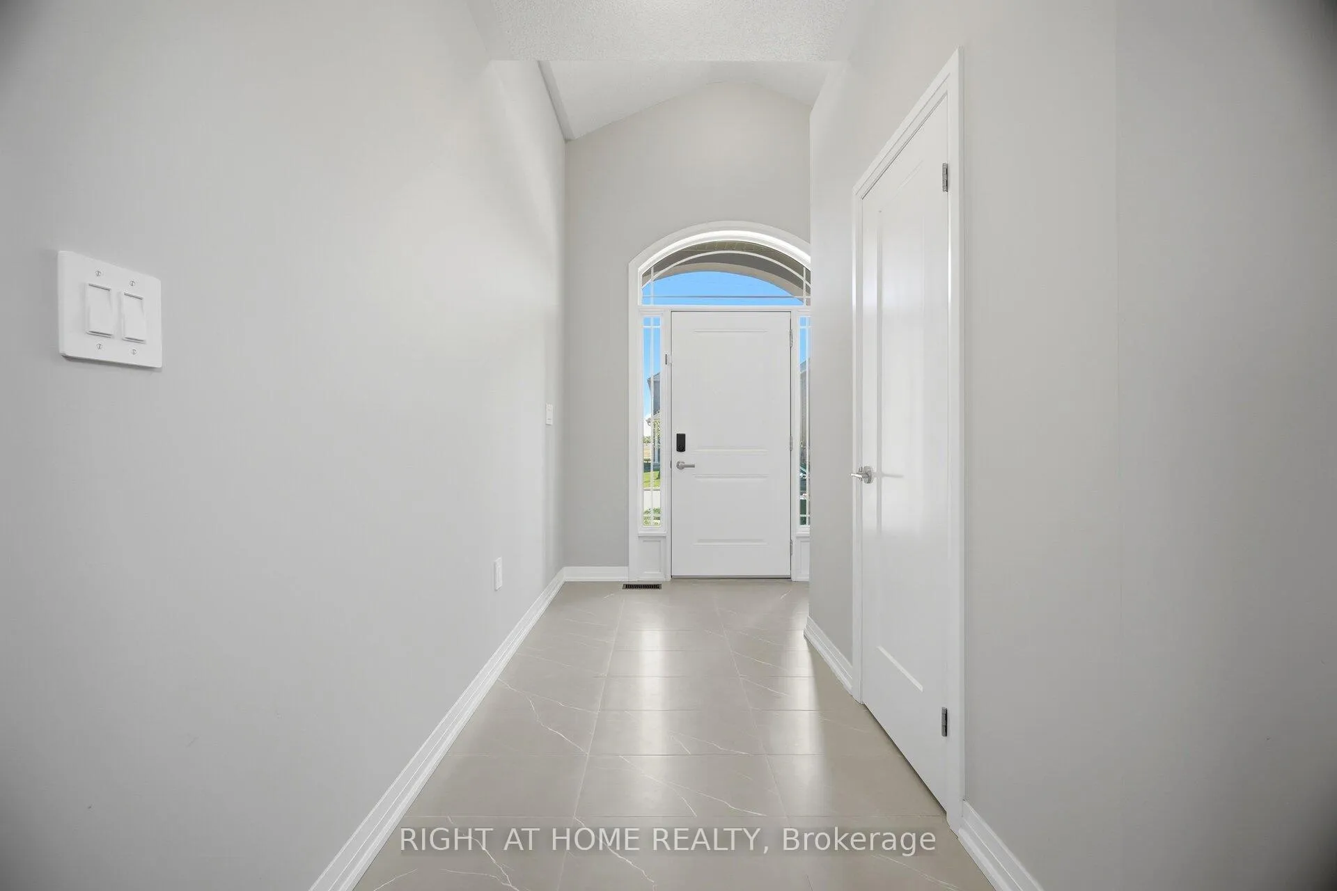 Photo 7 of 190 Rockledge Drive, Hamilton, Rural Glanbrook — HOMEH