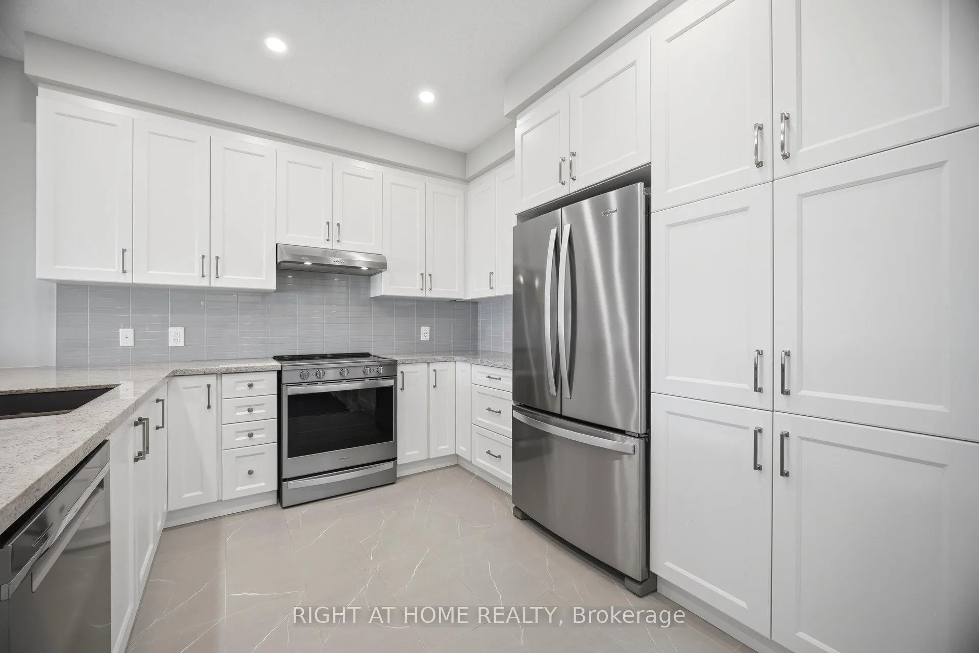 Photo 8 of 190 Rockledge Drive, Hamilton, Rural Glanbrook — HOMEH
