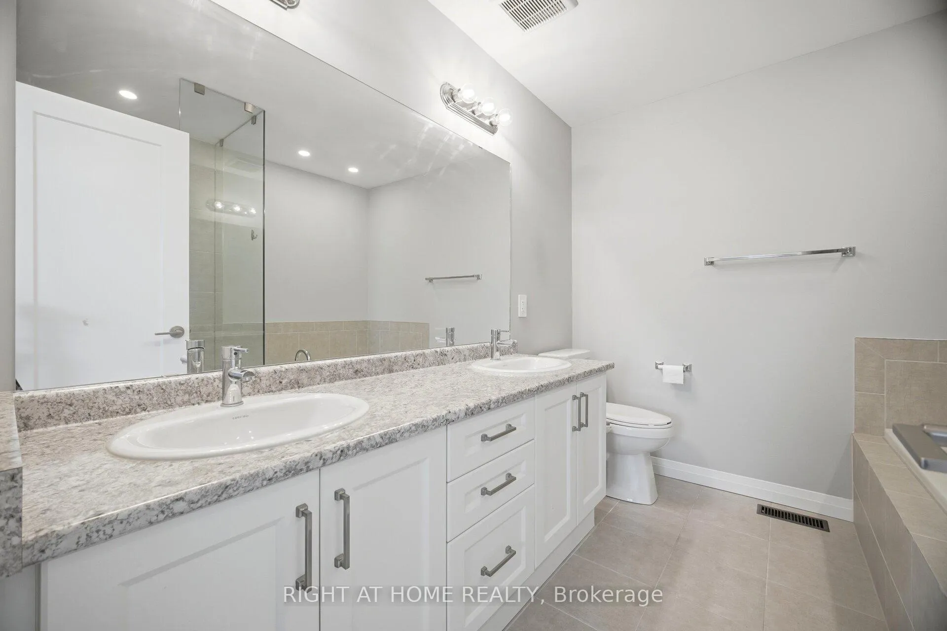 Photo 30 of 190 Rockledge Drive, Hamilton, Rural Glanbrook — HOMEH