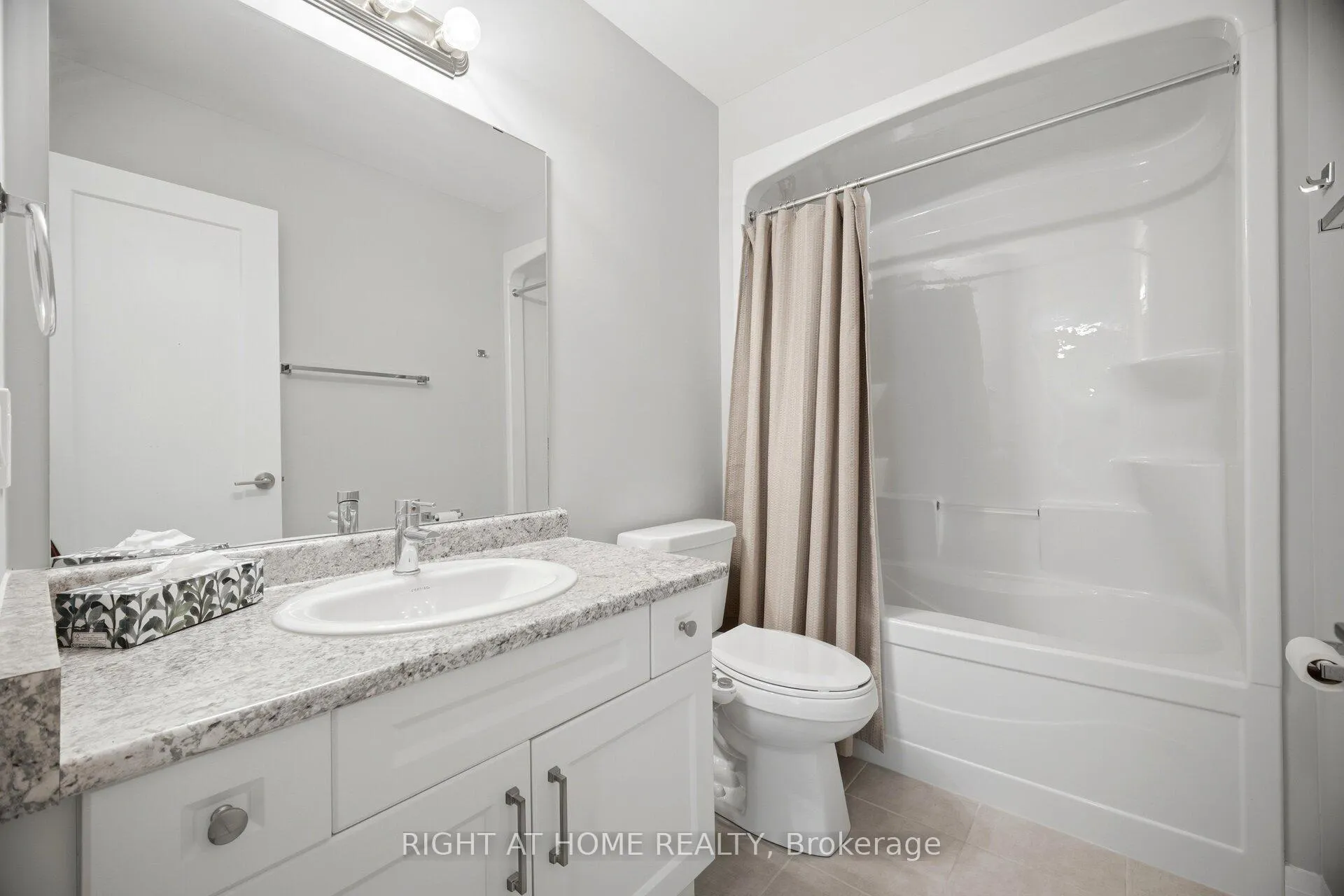 Photo 39 of 190 Rockledge Drive, Hamilton, Rural Glanbrook — HOMEH