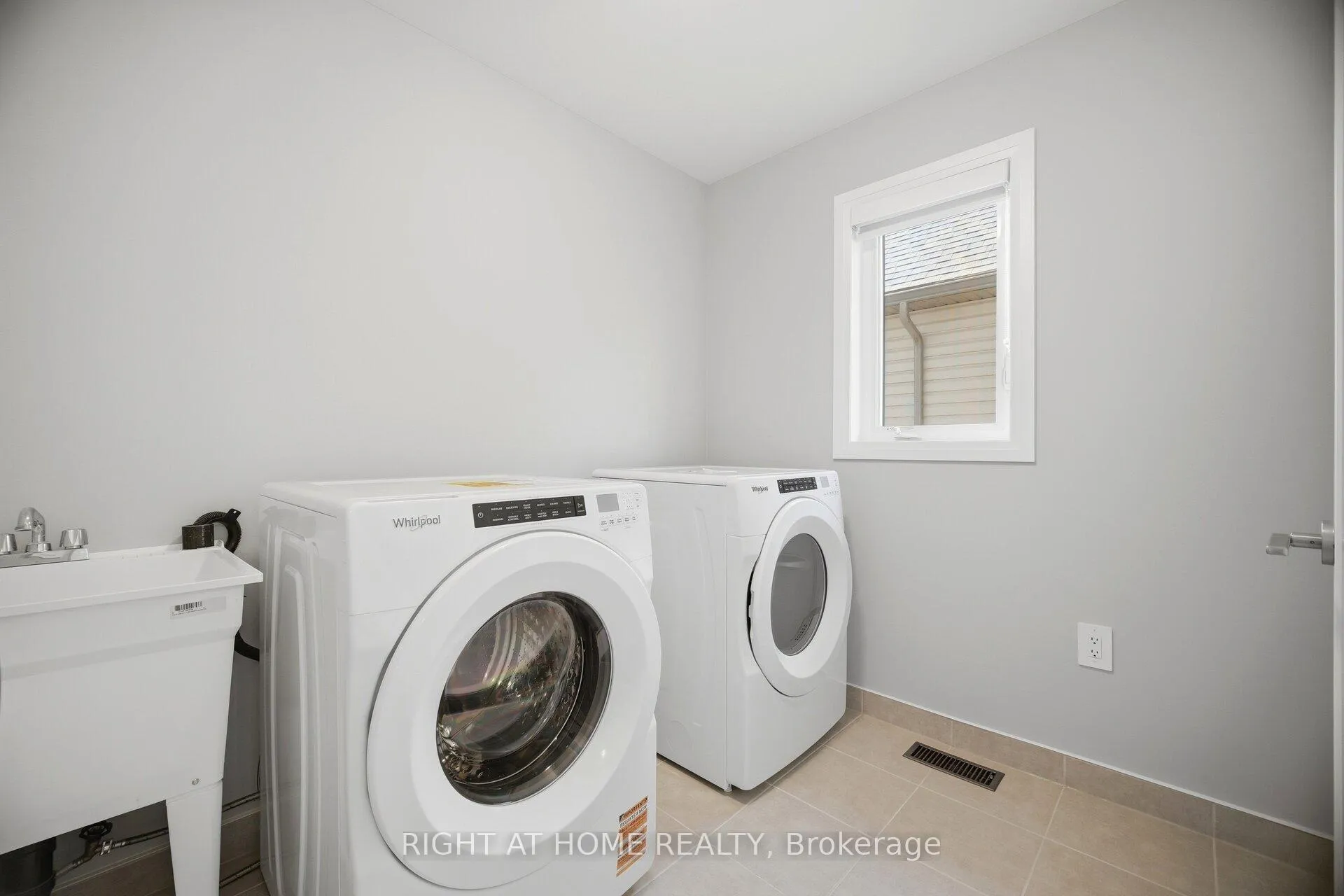 Photo 40 of 190 Rockledge Drive, Hamilton, Rural Glanbrook — HOMEH