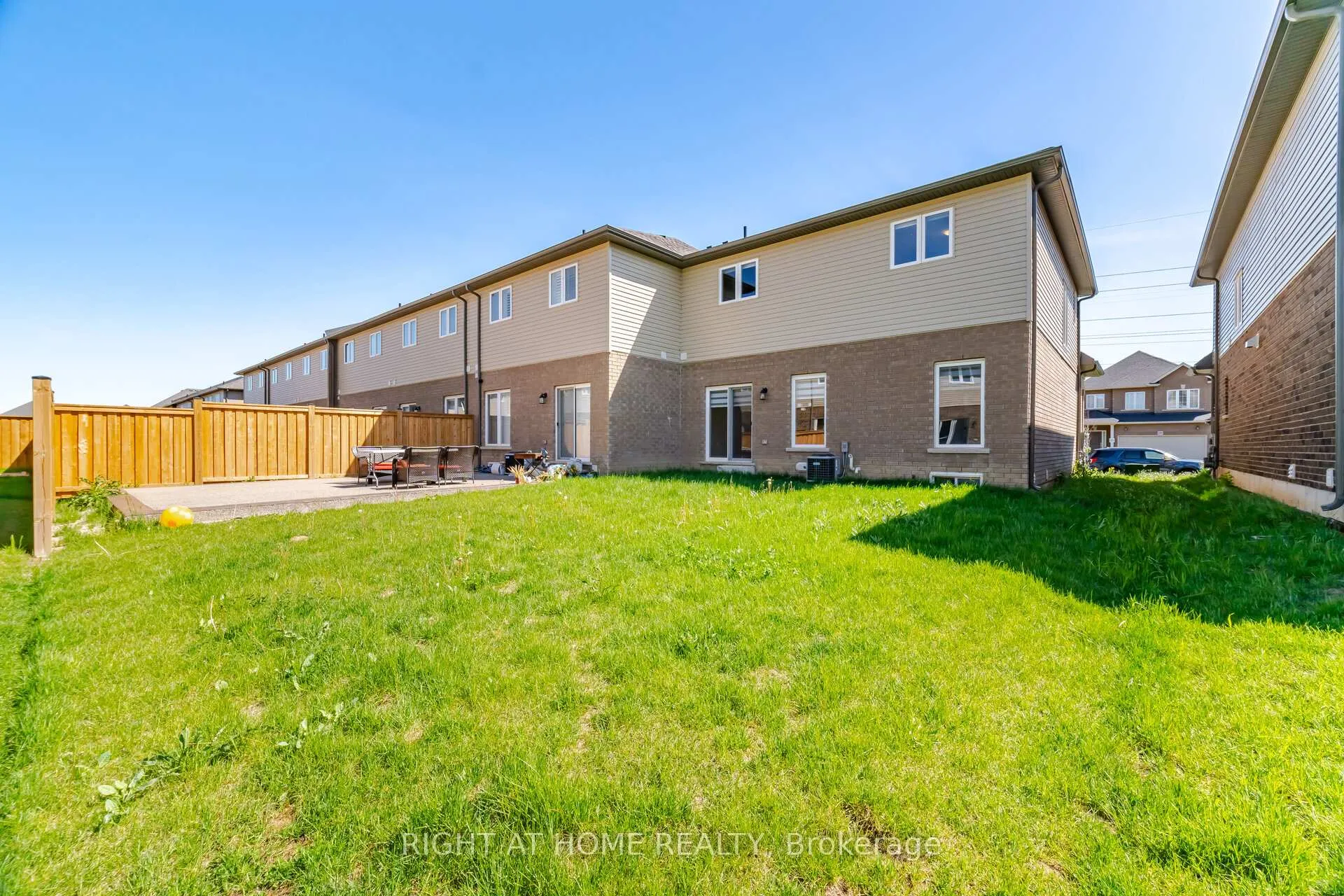 Photo 44 of 190 Rockledge Drive, Hamilton, Rural Glanbrook — HOMEH