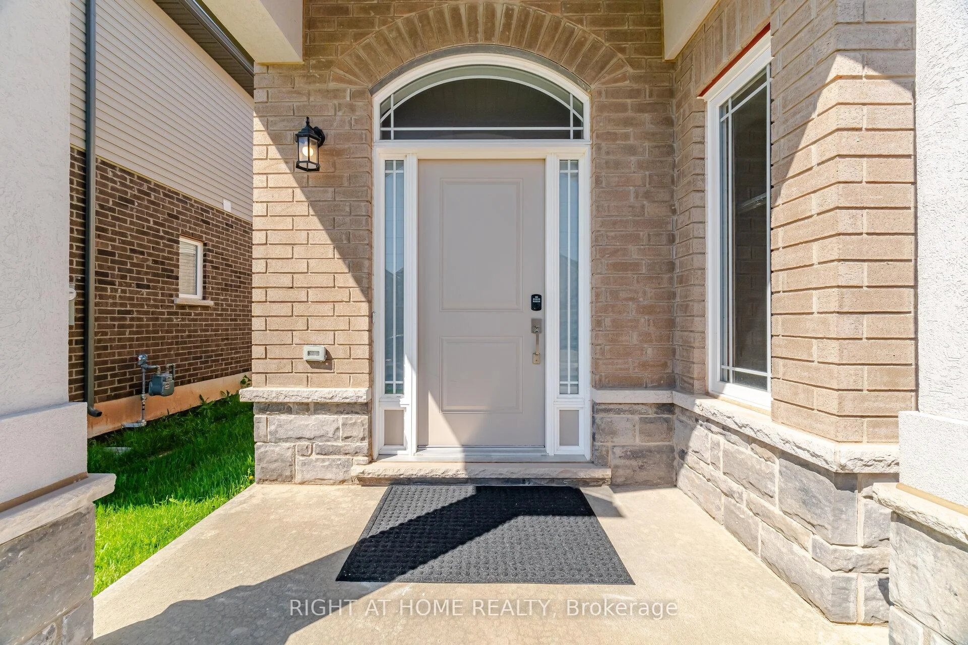 Photo 6 of 190 Rockledge Drive, Hamilton, Rural Glanbrook — HOMEH