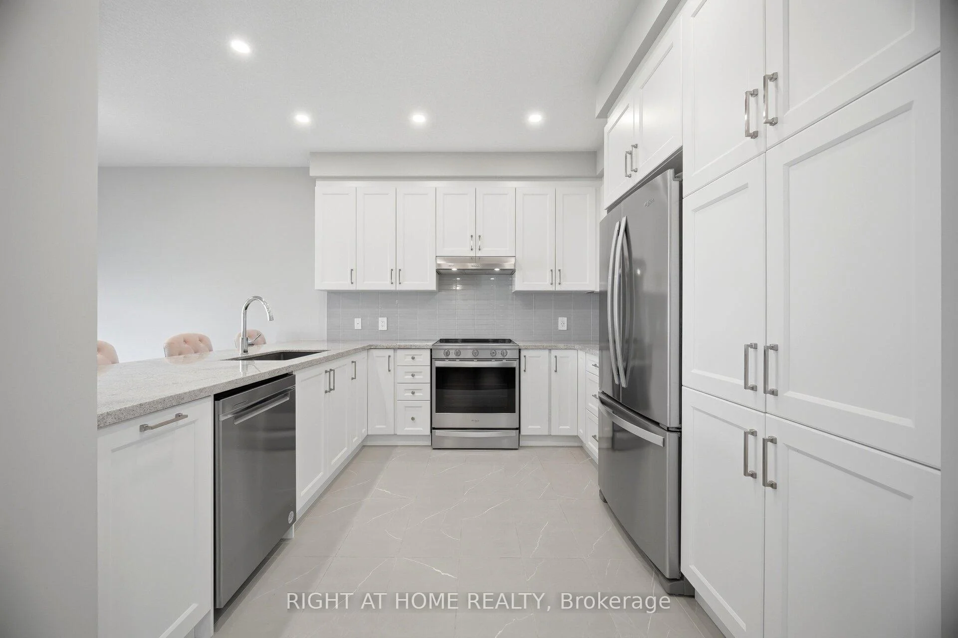 Photo 11 of 190 Rockledge Drive, Hamilton, Rural Glanbrook — HOMEH