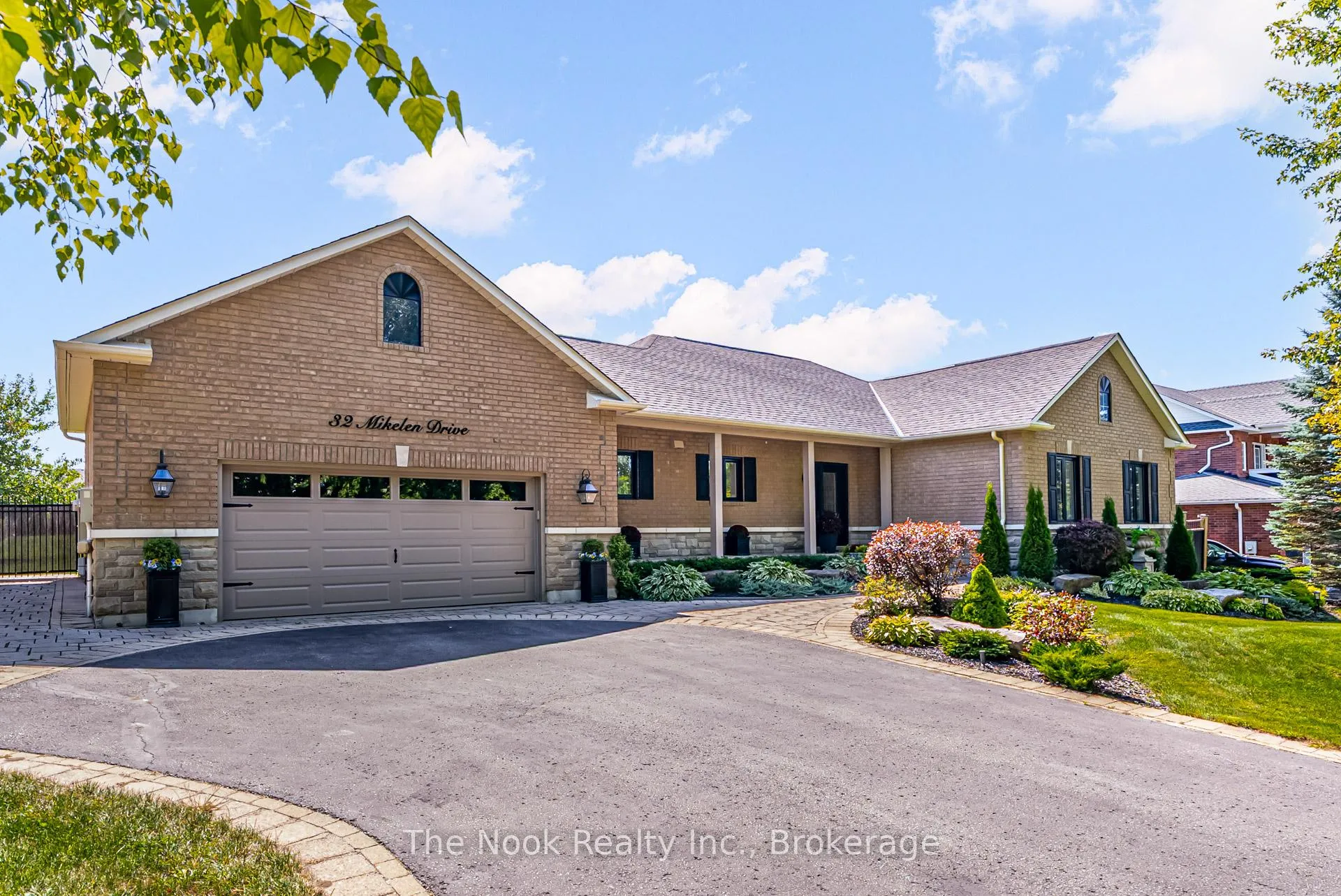 Photo 2 of 32 Mikelen Drive, Scugog, Port Perry — HOMEH