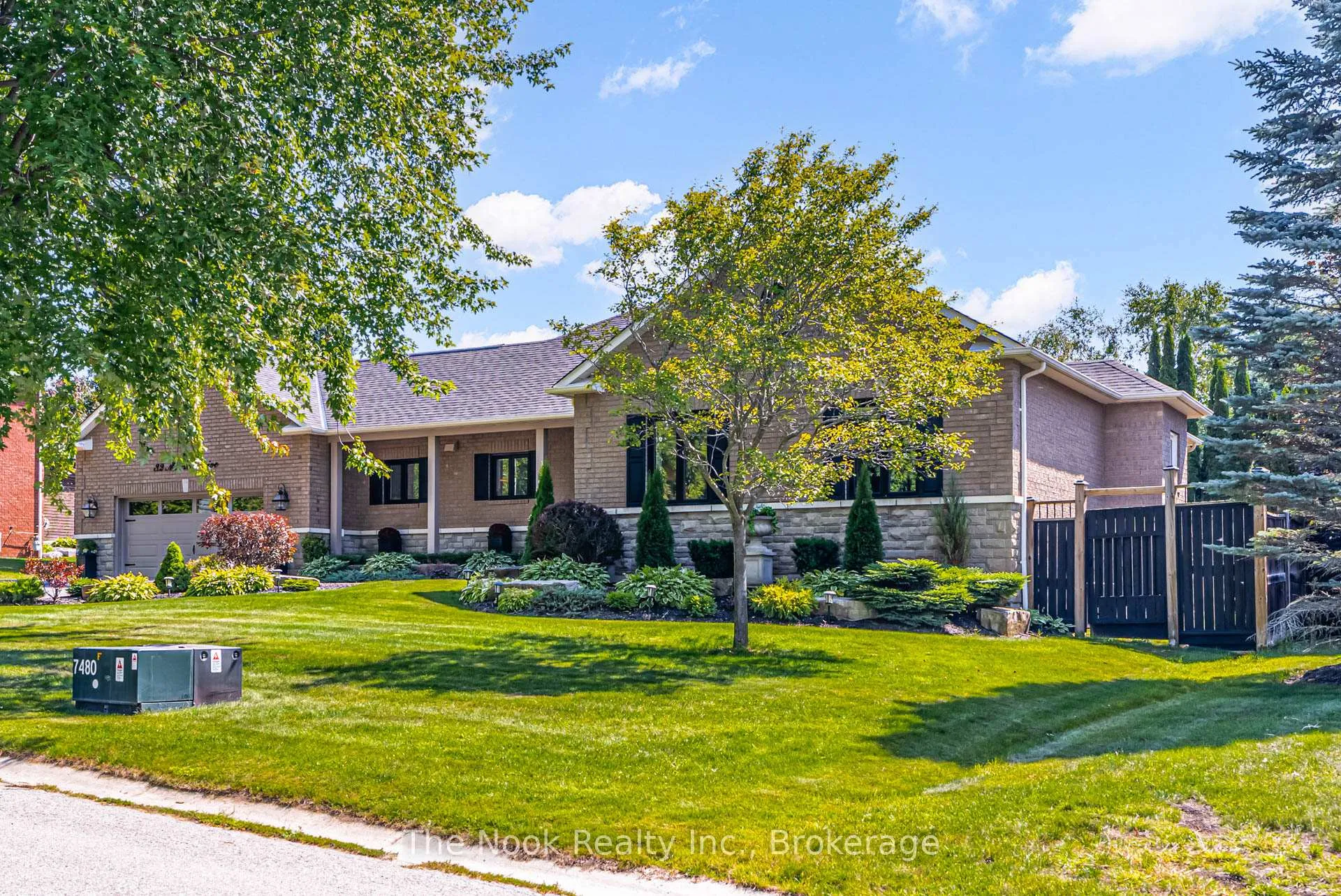 Photo 3 of 32 Mikelen Drive, Scugog, Port Perry — HOMEH