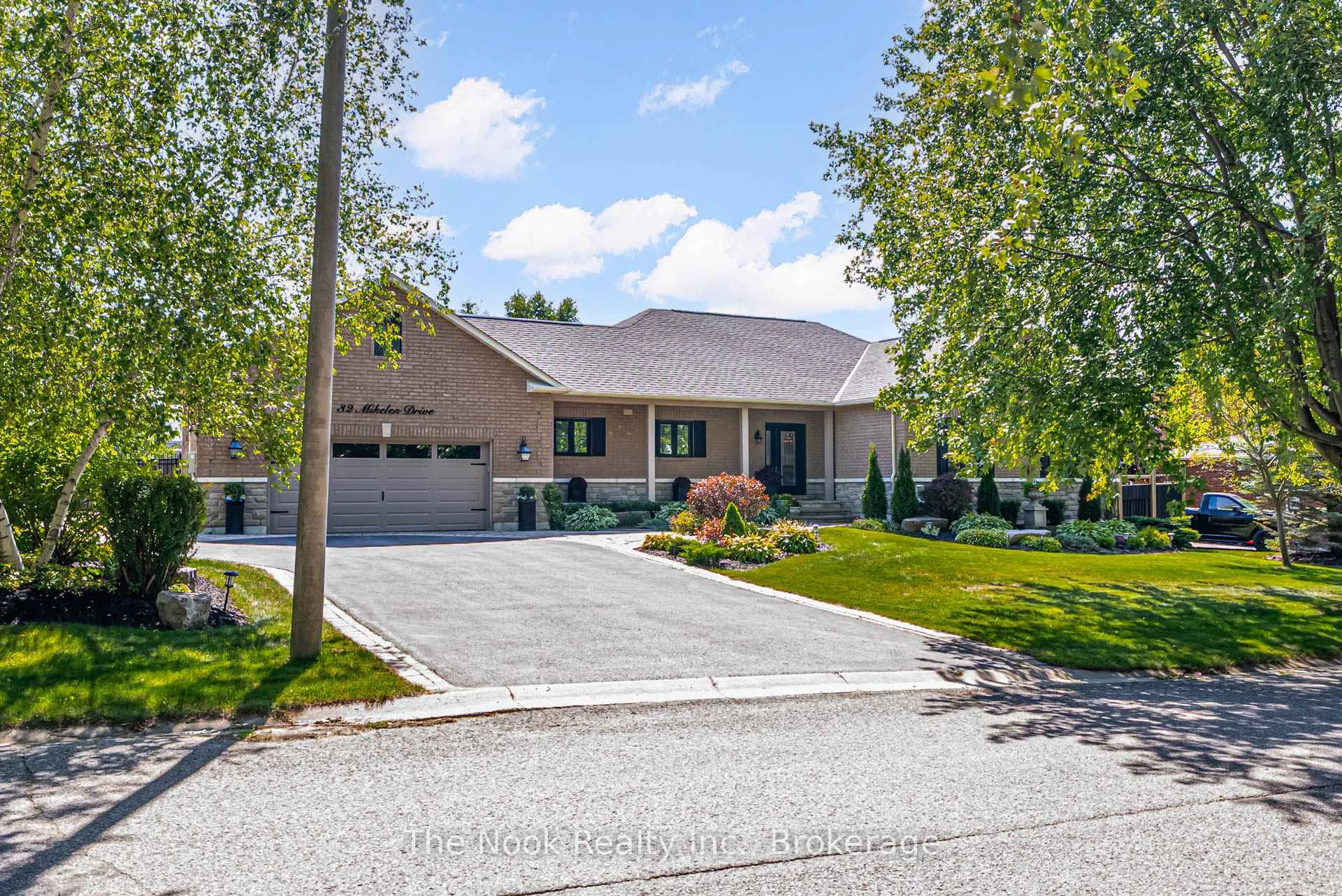 Photo 4 of 32 Mikelen Drive, Scugog, Port Perry — HOMEH
