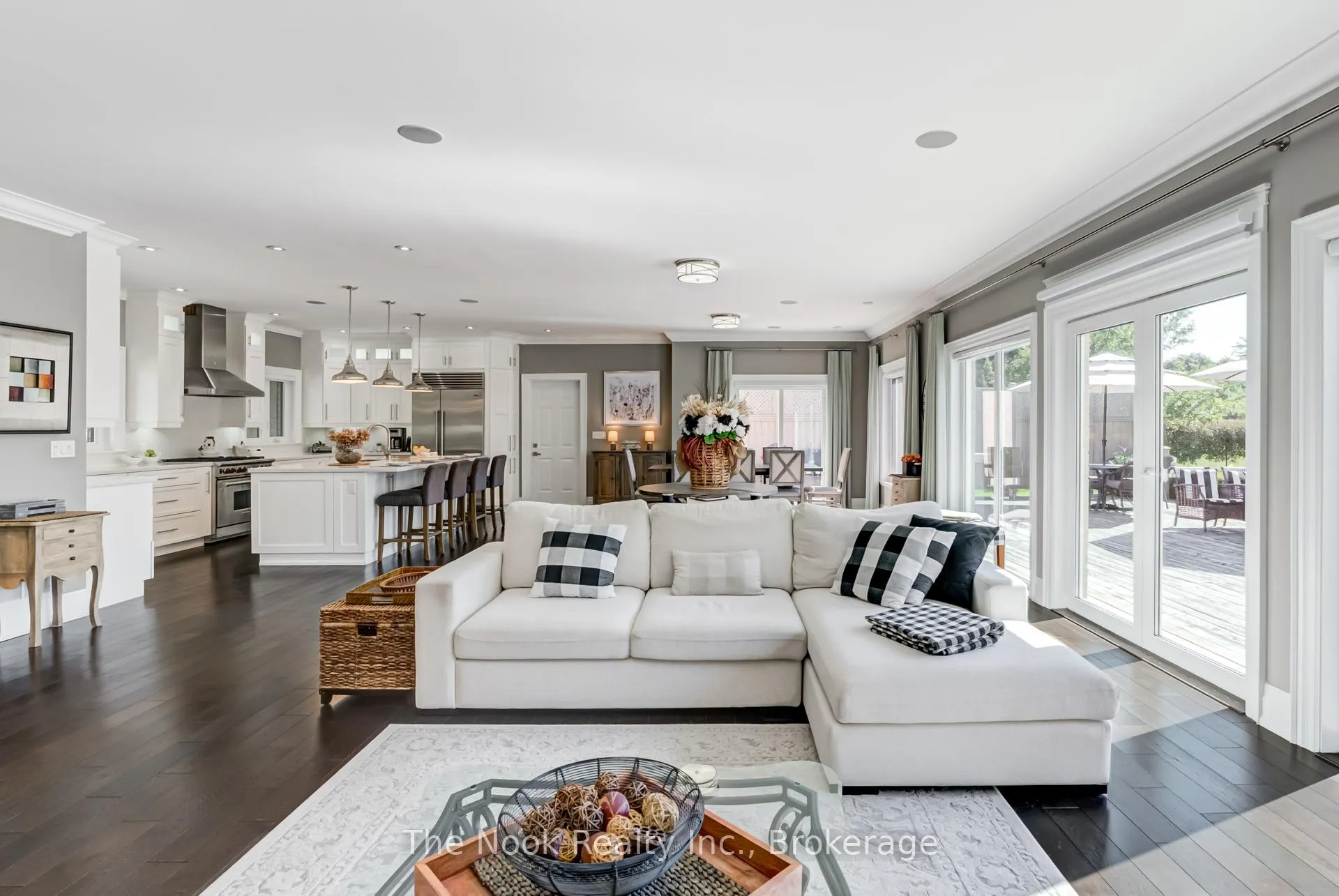 Photo 6 of 32 Mikelen Drive, Scugog, Port Perry — HOMEH