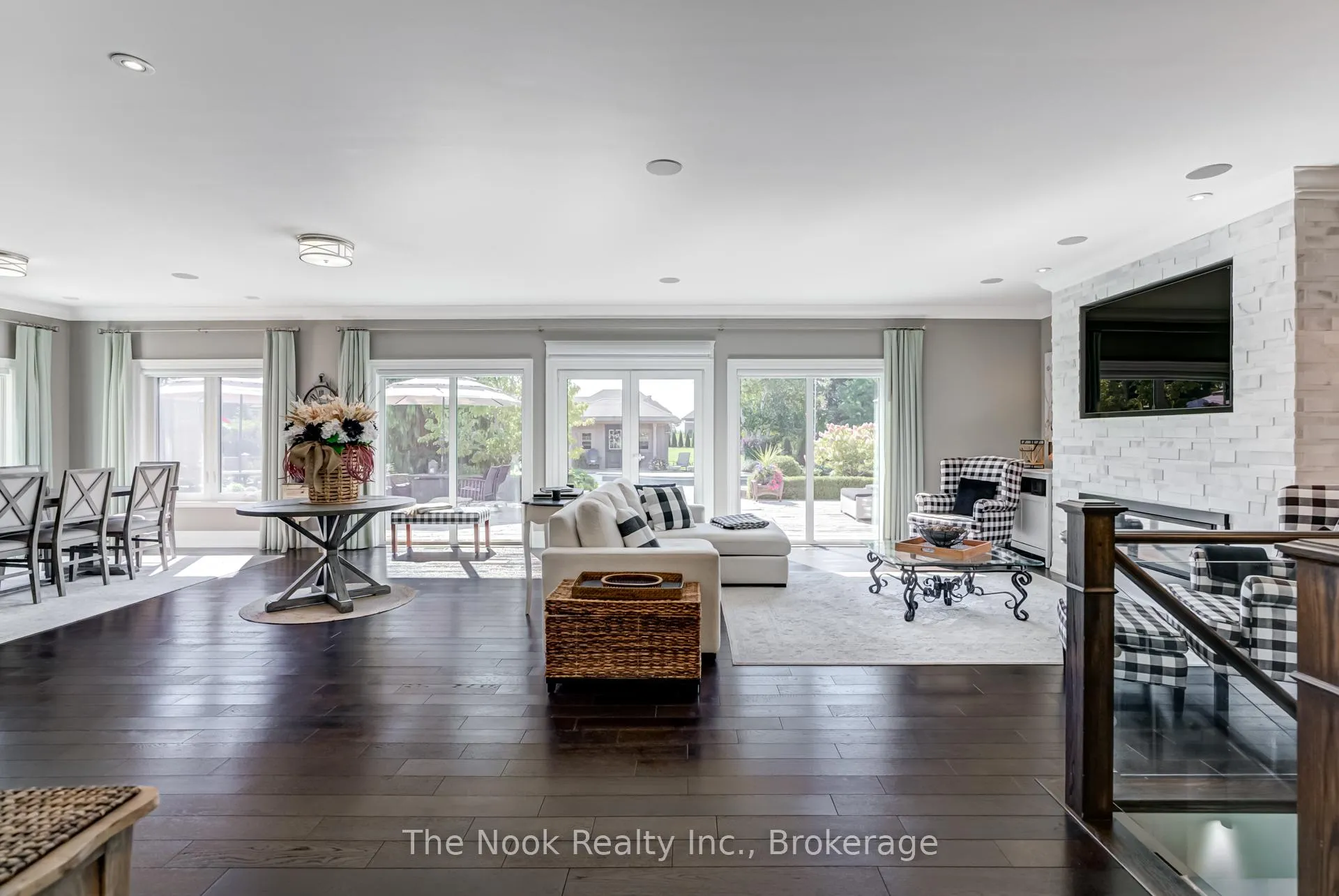 Photo 9 of 32 Mikelen Drive, Scugog, Port Perry — HOMEH