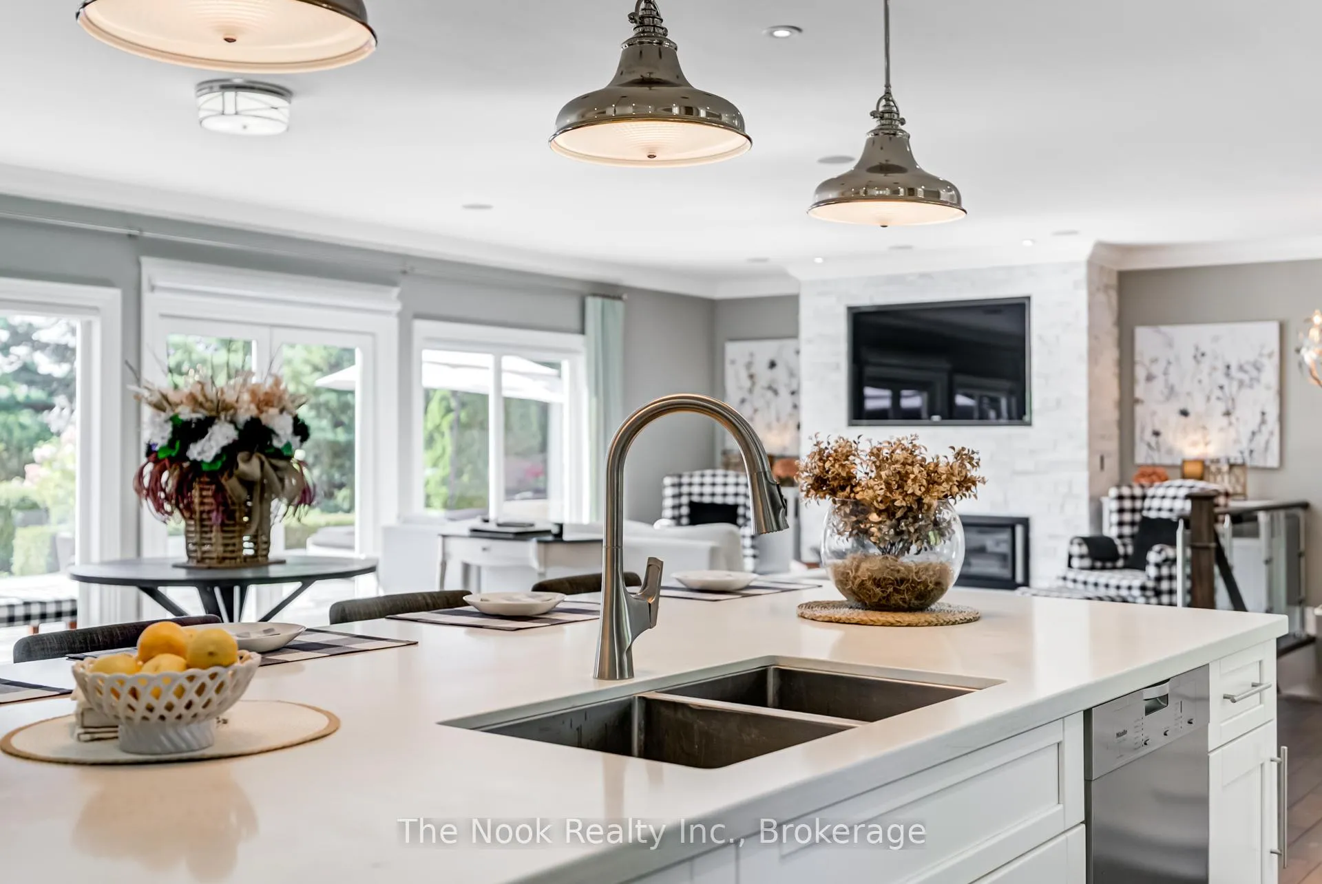 Photo 13 of 32 Mikelen Drive, Scugog, Port Perry — HOMEH
