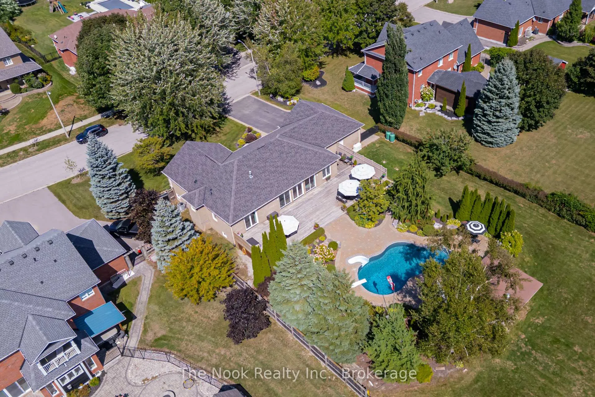 Photo 48 of 32 Mikelen Drive, Scugog, Port Perry — HOMEH