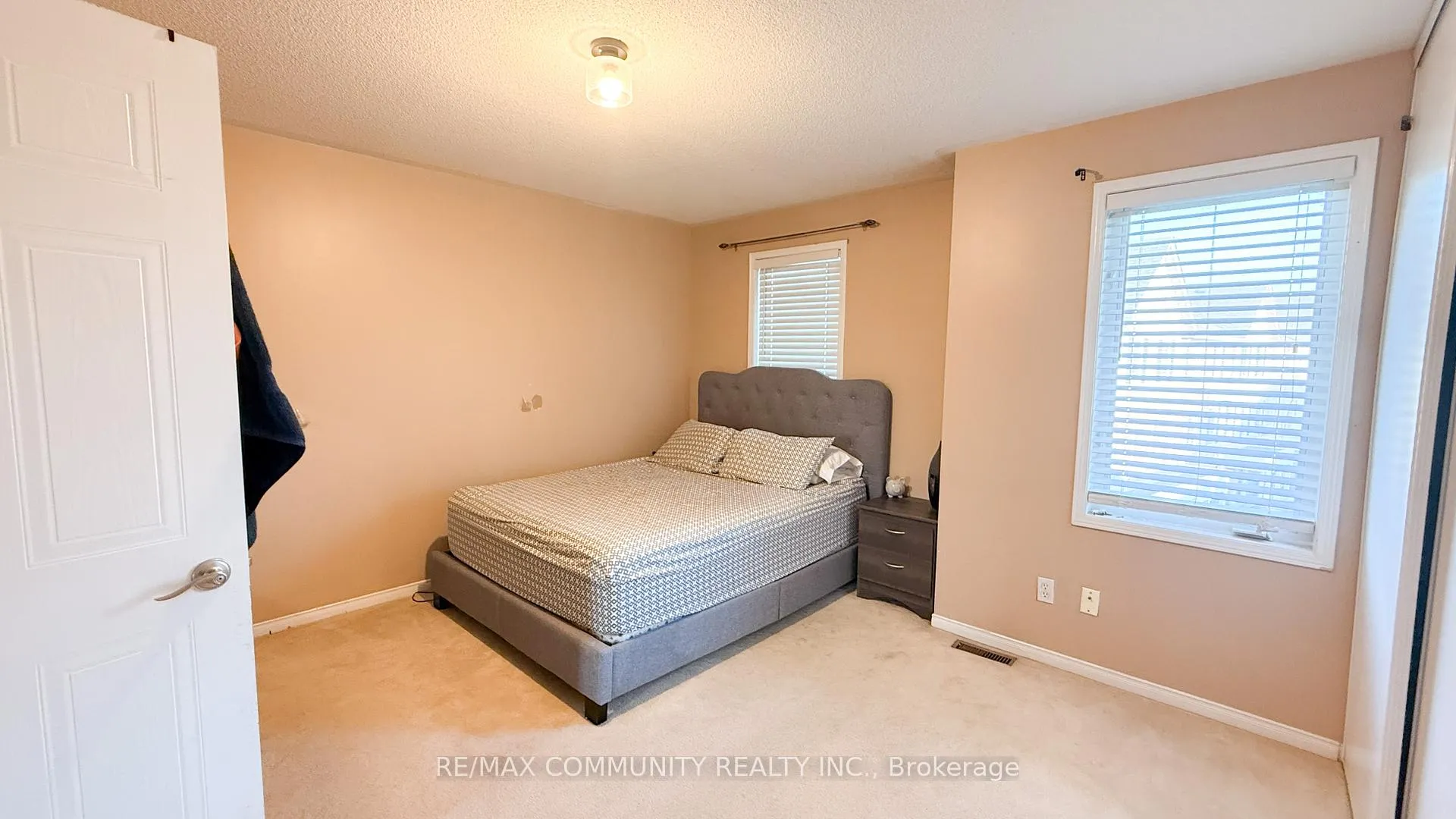 Photo 3 of 66 Mcgonigal Lane, Ajax, Central — HOMEH
