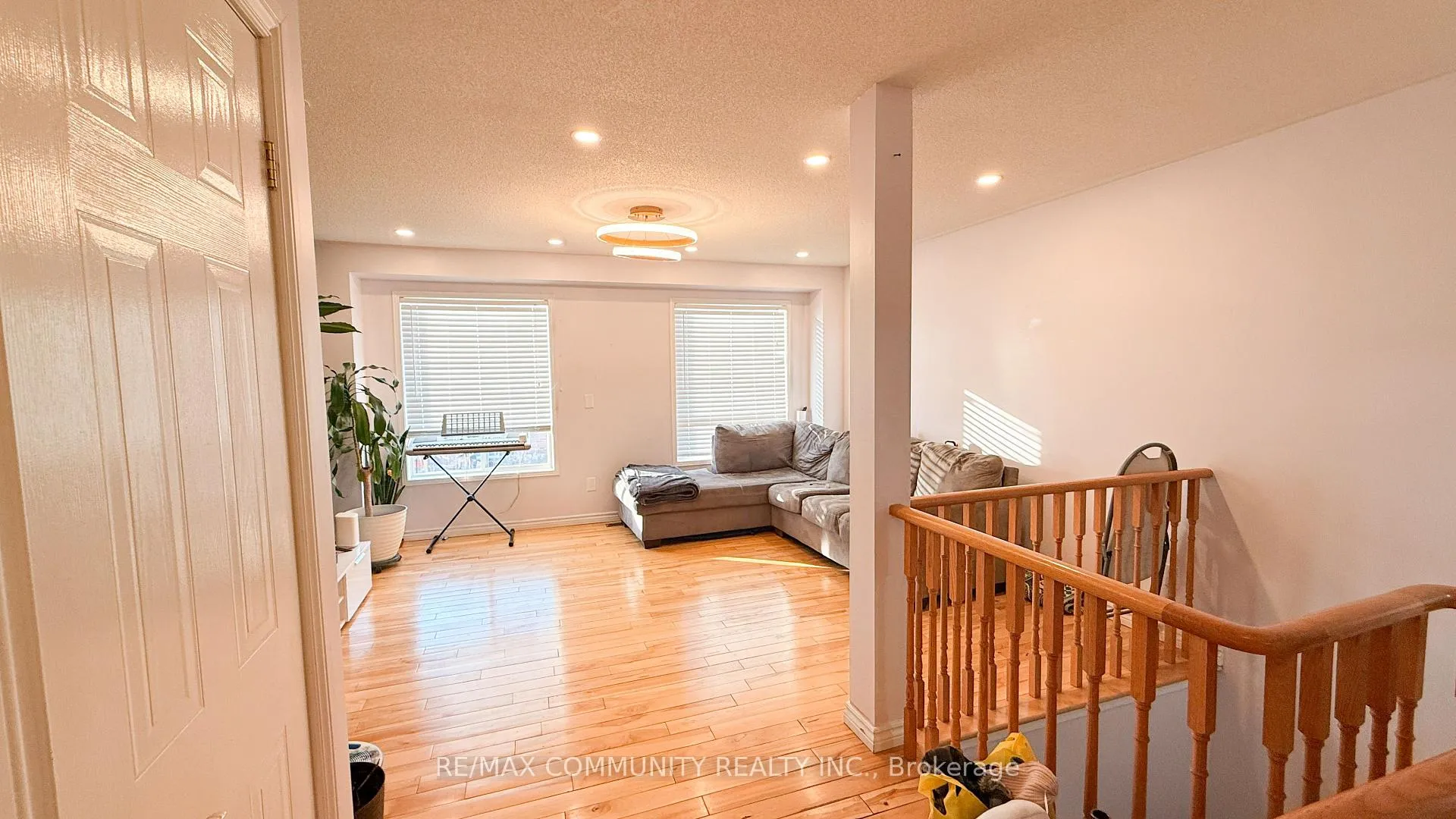 Photo 9 of 66 Mcgonigal Lane, Ajax, Central — HOMEH