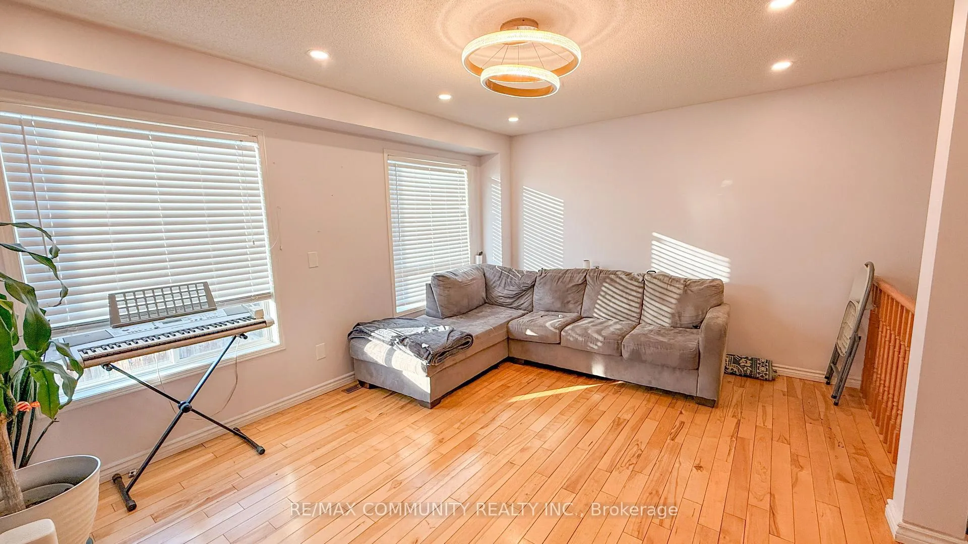 Photo 10 of 66 Mcgonigal Lane, Ajax, Central — HOMEH