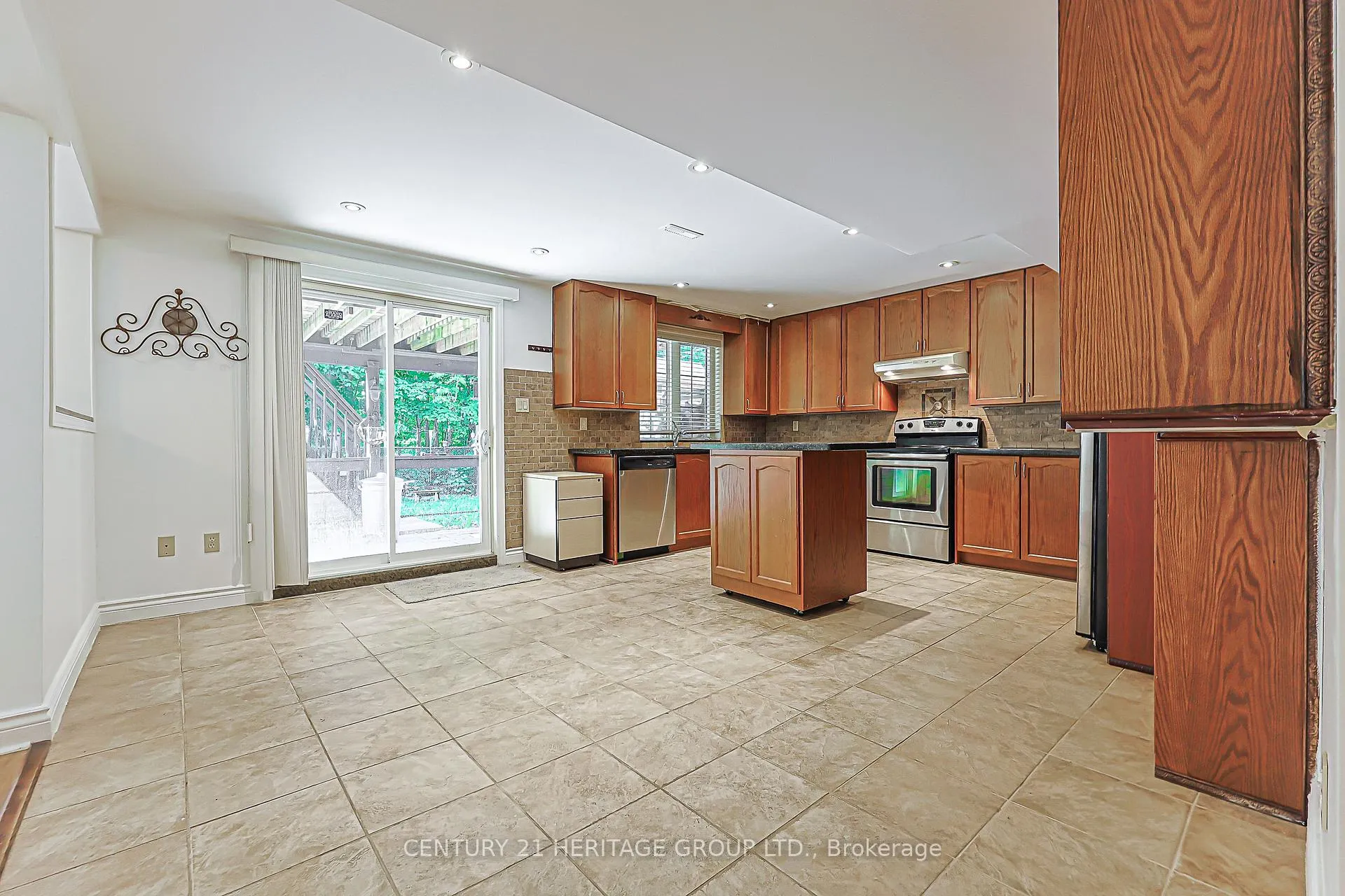 Photo 5 of 385 Maria Antonia Road, Vaughan, Vellore Village — HOMEH