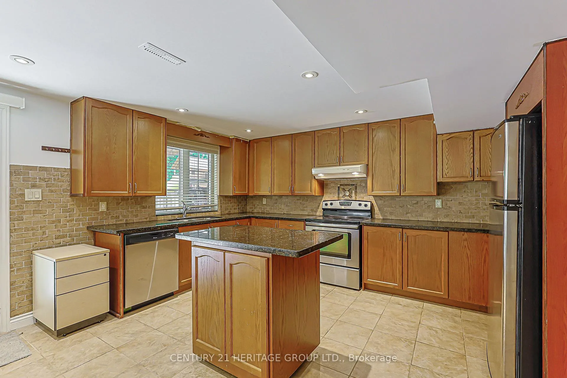Photo 6 of 385 Maria Antonia Road, Vaughan, Vellore Village — HOMEH